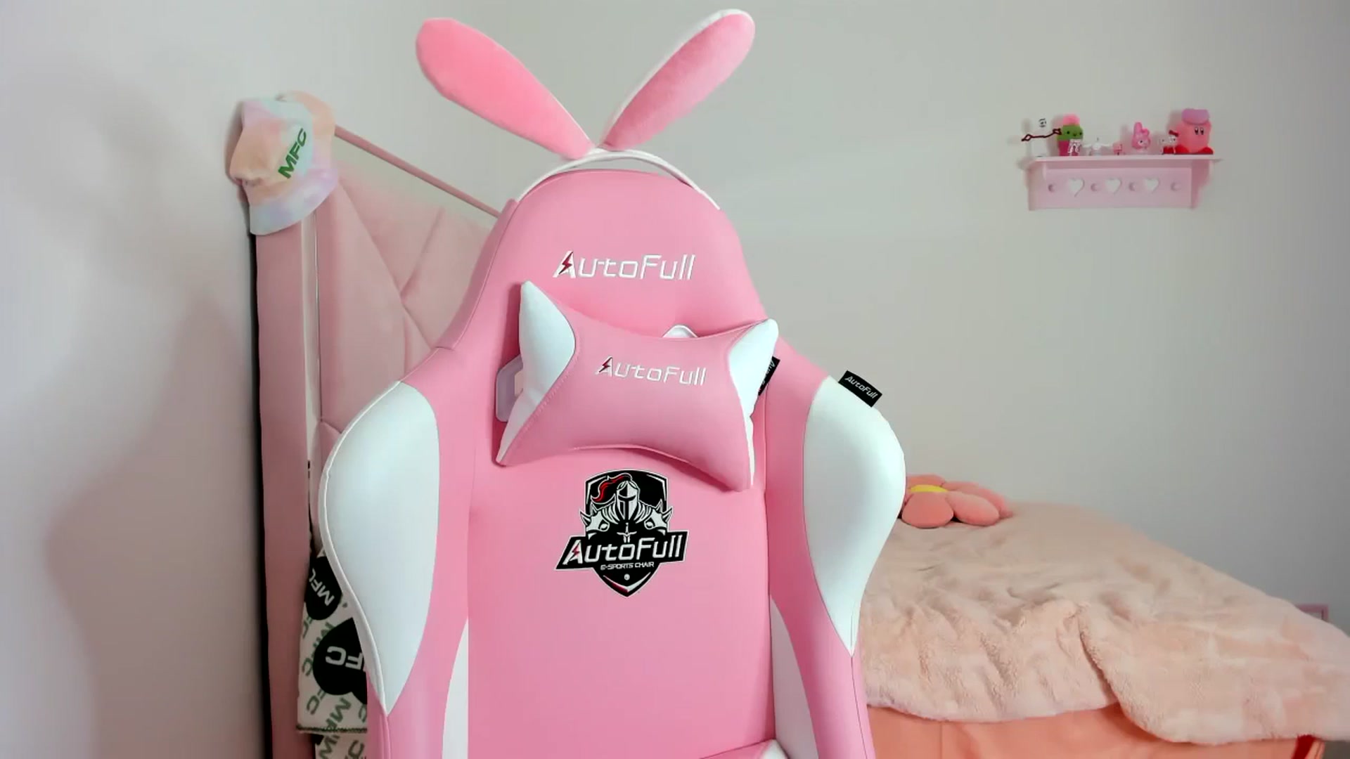 Gallery image thumbnail from Cherrycute666's myfreecams stream on, 01/24/2024, 06:27 image 17 of 20
