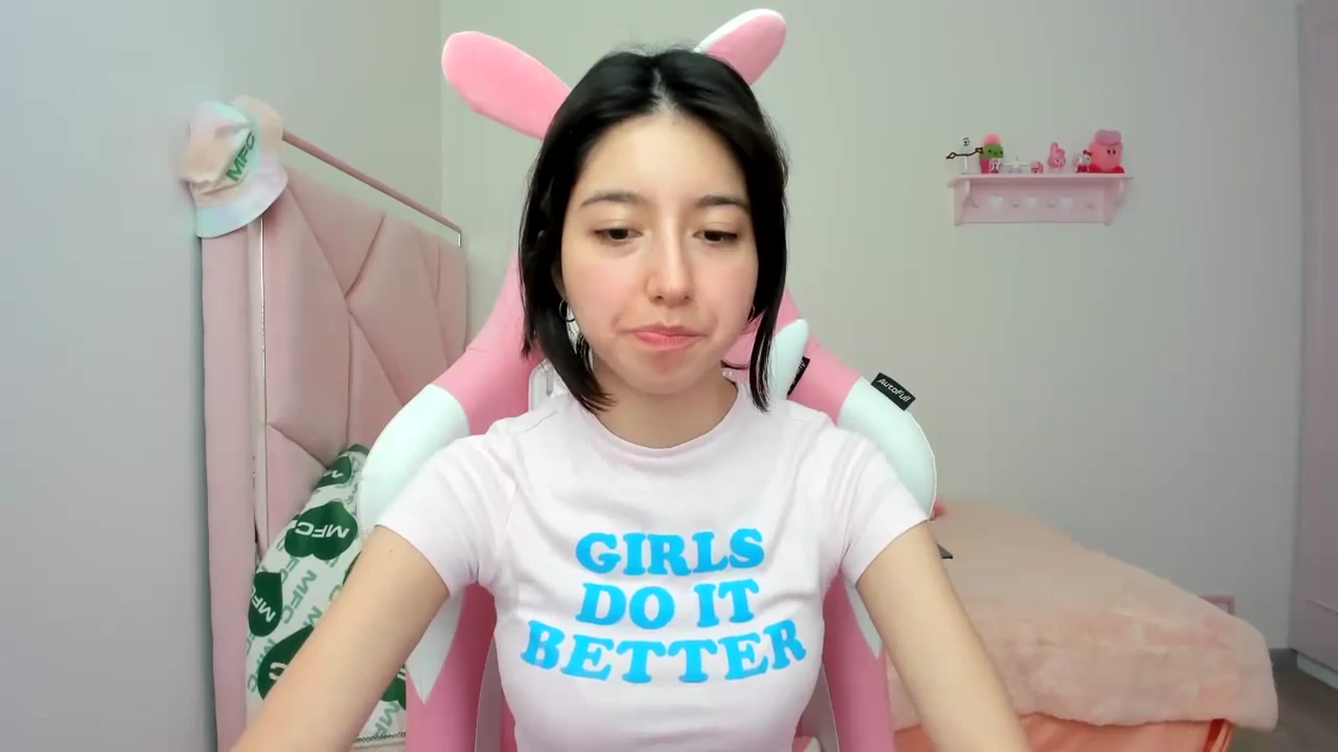 Gallery image thumbnail from Cherrycute666's myfreecams stream on, 01/24/2024, 20:54 image 2 of 20