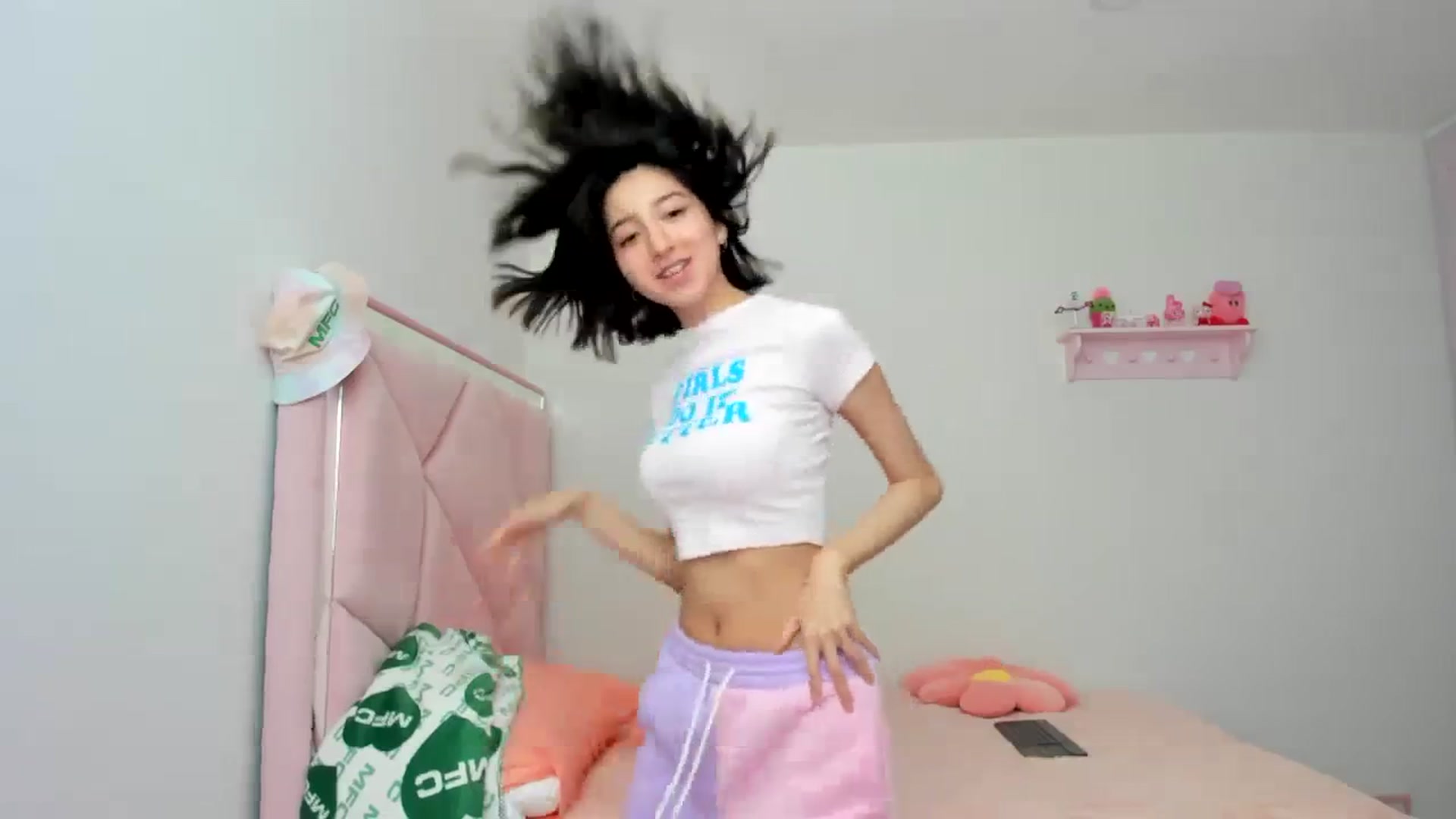 Gallery image thumbnail from Cherrycute666's myfreecams stream on, 01/24/2024, 20:54 image 12 of 20