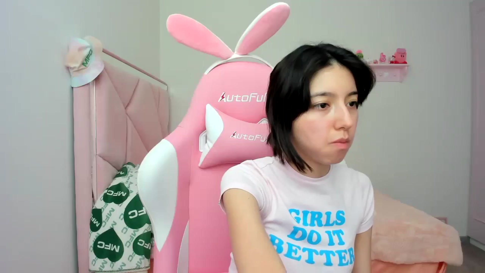Gallery image thumbnail from Cherrycute666's myfreecams stream on, 01/24/2024, 20:54 image 1 of 20