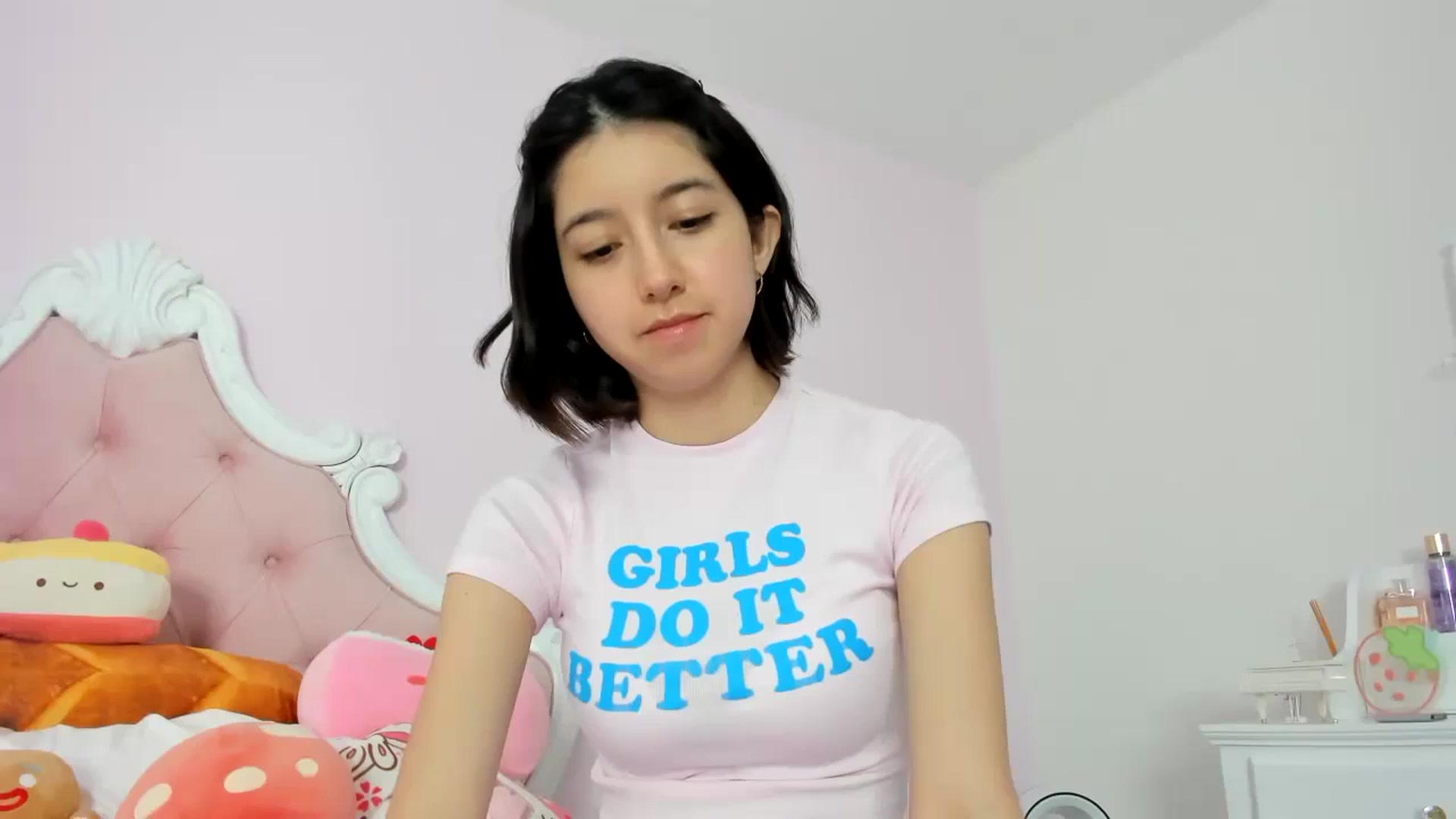 Gallery image thumbnail from Cherrycute666's myfreecams stream on, 01/25/2024, 24:39 image 1 of 20