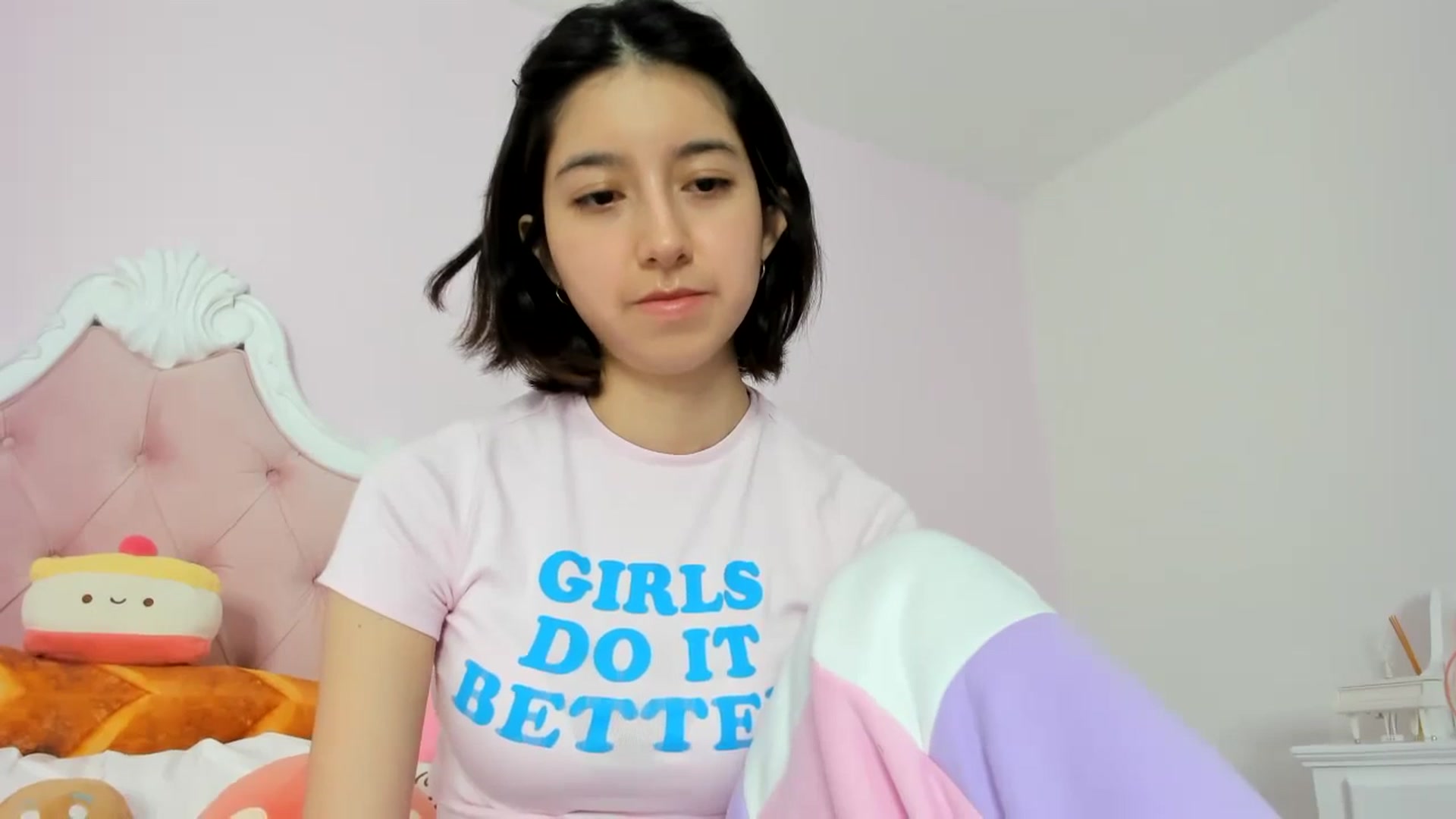 Gallery image thumbnail from Cherrycute666's myfreecams stream on, 01/25/2024, 24:39 image 10 of 20