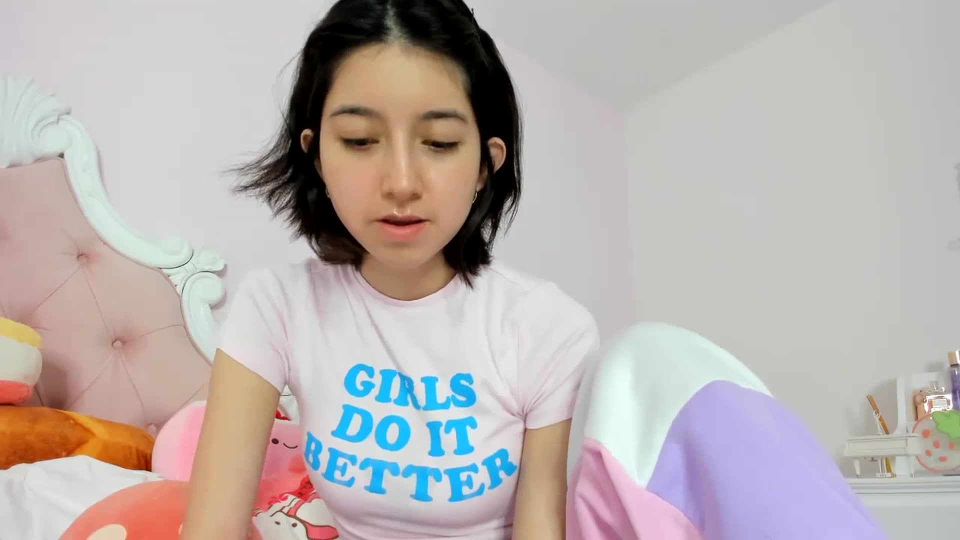 Gallery image thumbnail from Cherrycute666's myfreecams stream on, 01/25/2024, 01:08 image 11 of 20