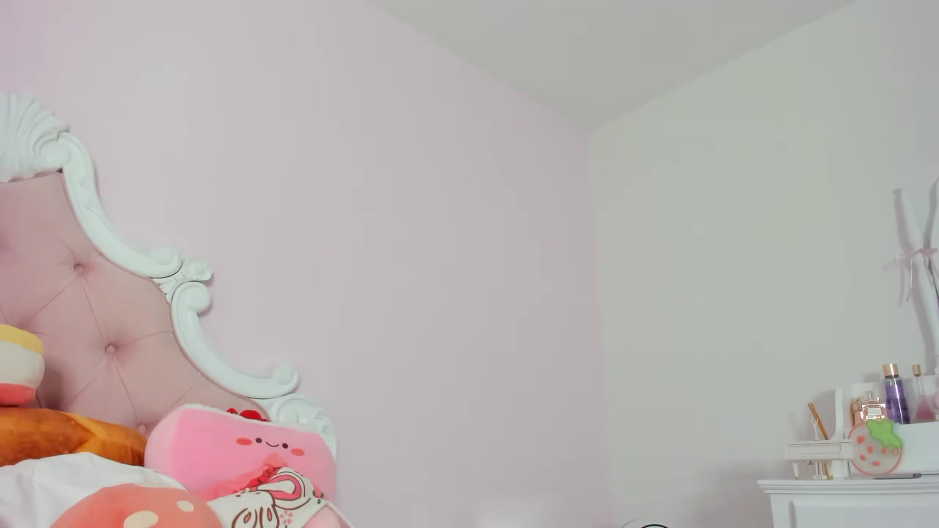 Gallery image thumbnail from Cherrycute666's myfreecams stream on, 01/25/2024, 01:08 image 16 of 20