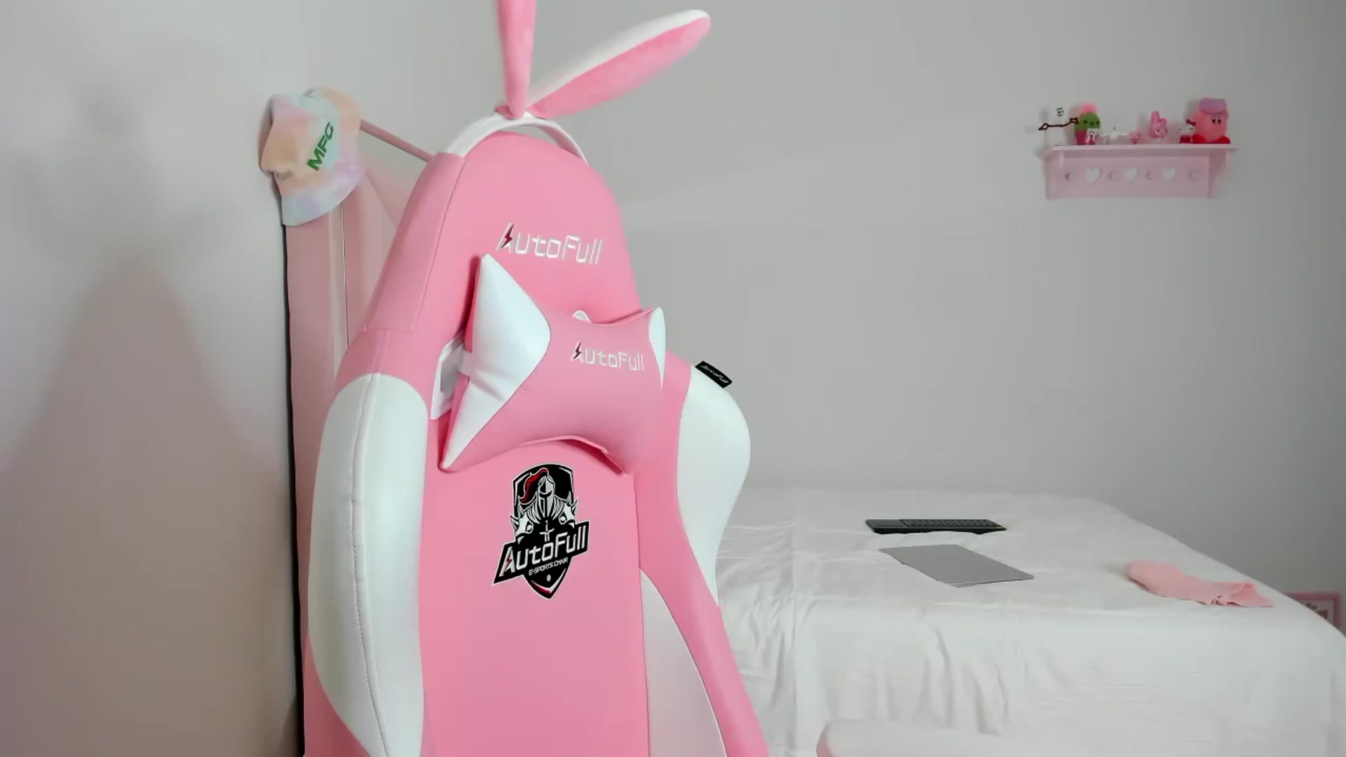 Gallery image thumbnail from Cherrycute666's myfreecams stream on, 01/25/2024, 08:21 image 15 of 20