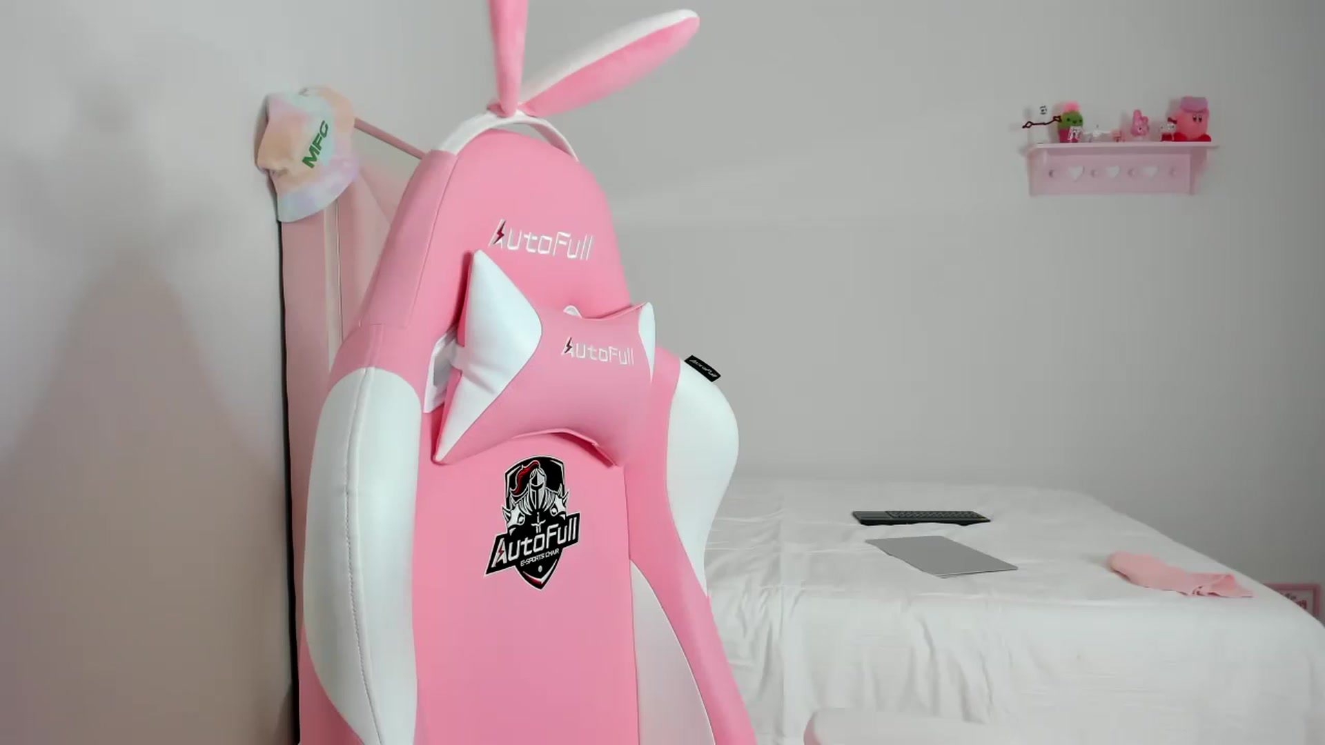 Gallery image thumbnail from Cherrycute666's myfreecams stream on, 01/25/2024, 08:21 image 16 of 20