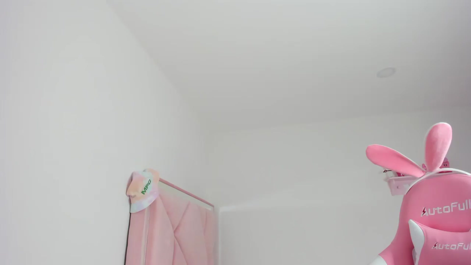 Gallery image thumbnail from Cherrycute666's myfreecams stream on, 01/25/2024, 08:21 image 8 of 20