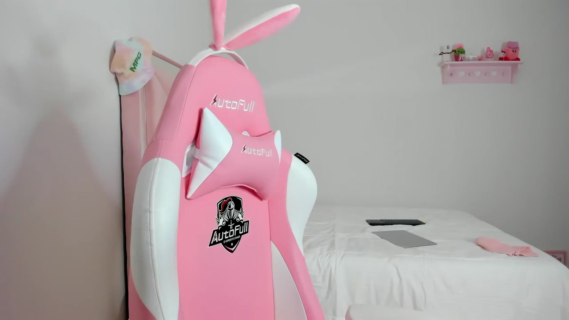 Gallery image thumbnail from Cherrycute666's myfreecams stream on, 01/25/2024, 08:21 image 14 of 20