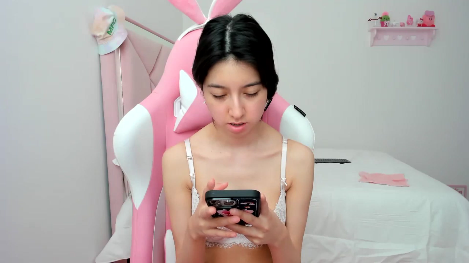 Gallery image thumbnail from Cherrycute666's myfreecams stream on, 01/25/2024, 19:45 image 4 of 20