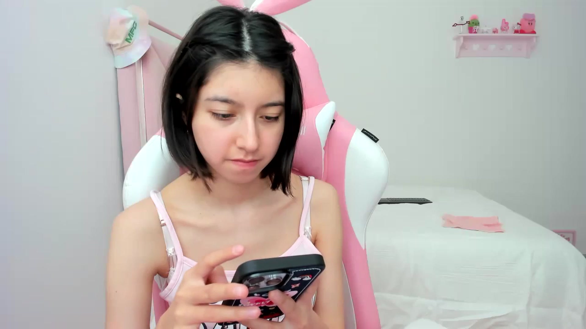 Gallery image thumbnail from Cherrycute666's myfreecams stream on, 01/25/2024, 22:21 image 13 of 20