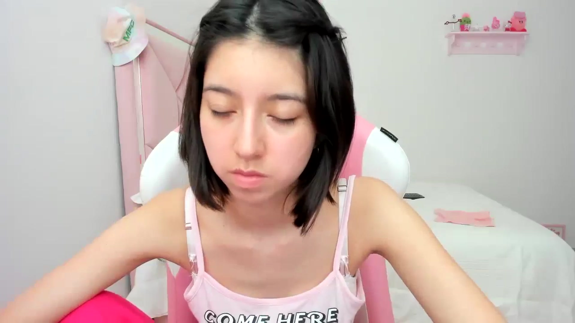 Gallery image thumbnail from Cherrycute666's myfreecams stream on, 01/25/2024, 22:21 image 19 of 20