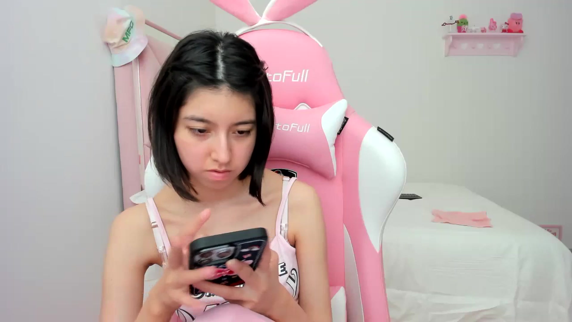 Gallery image thumbnail from Cherrycute666's myfreecams stream on, 01/25/2024, 22:21 image 17 of 20