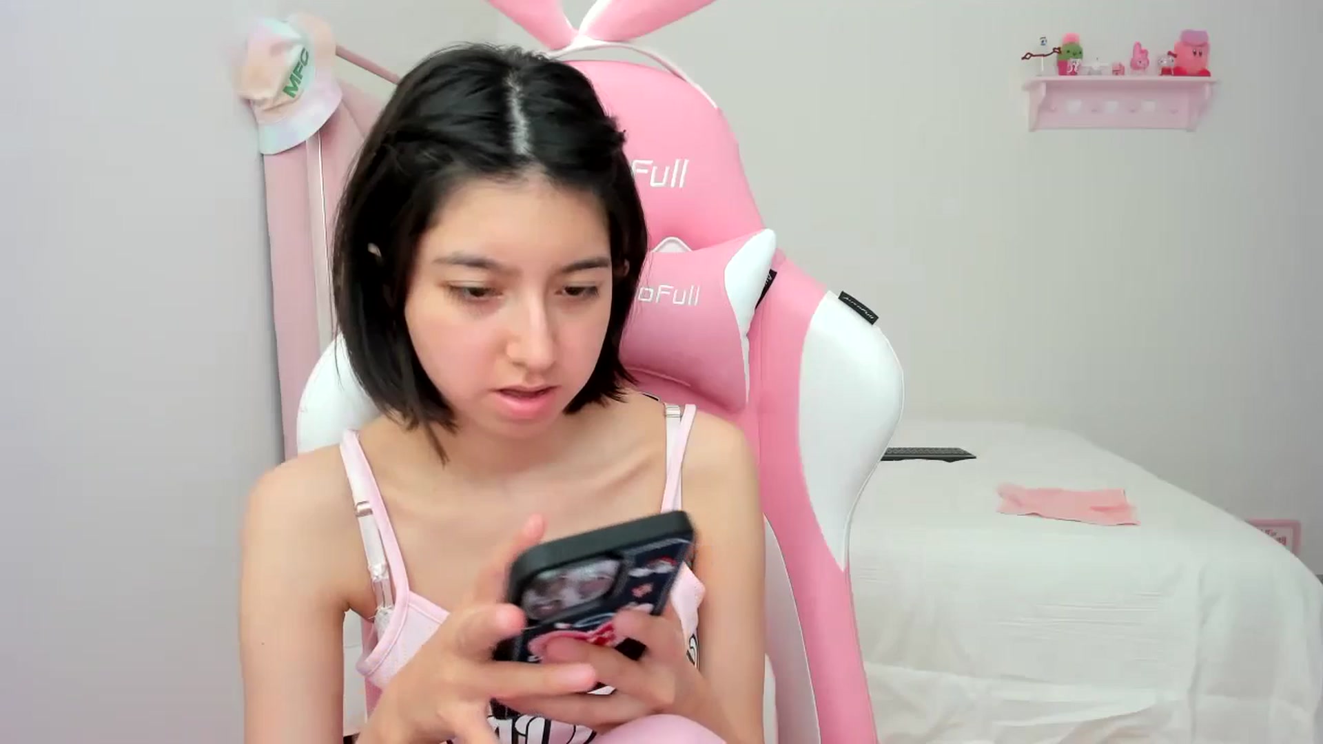 Gallery image thumbnail from Cherrycute666's myfreecams stream on, 01/25/2024, 22:21 image 16 of 20