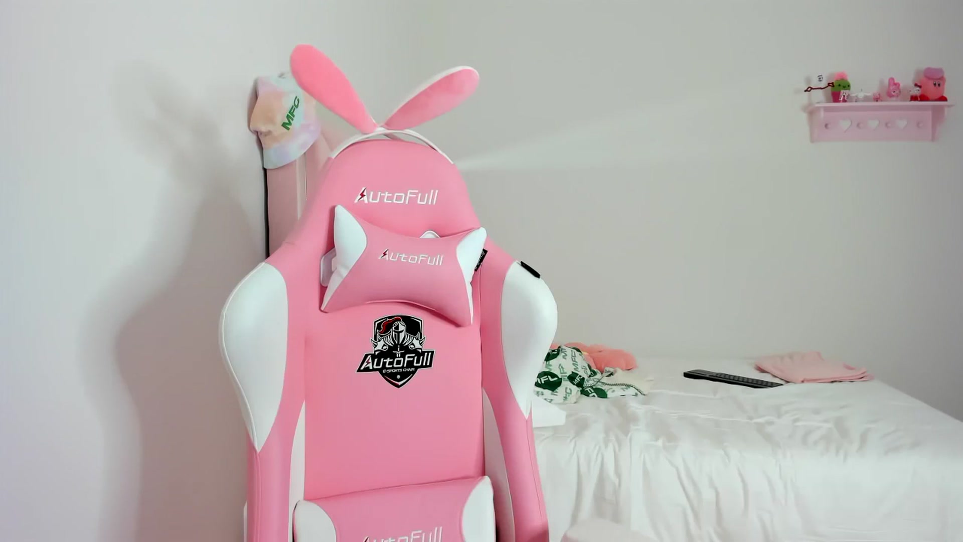 Gallery image thumbnail from Cherrycute666's myfreecams stream on, 01/26/2024, 04:20 image 16 of 20