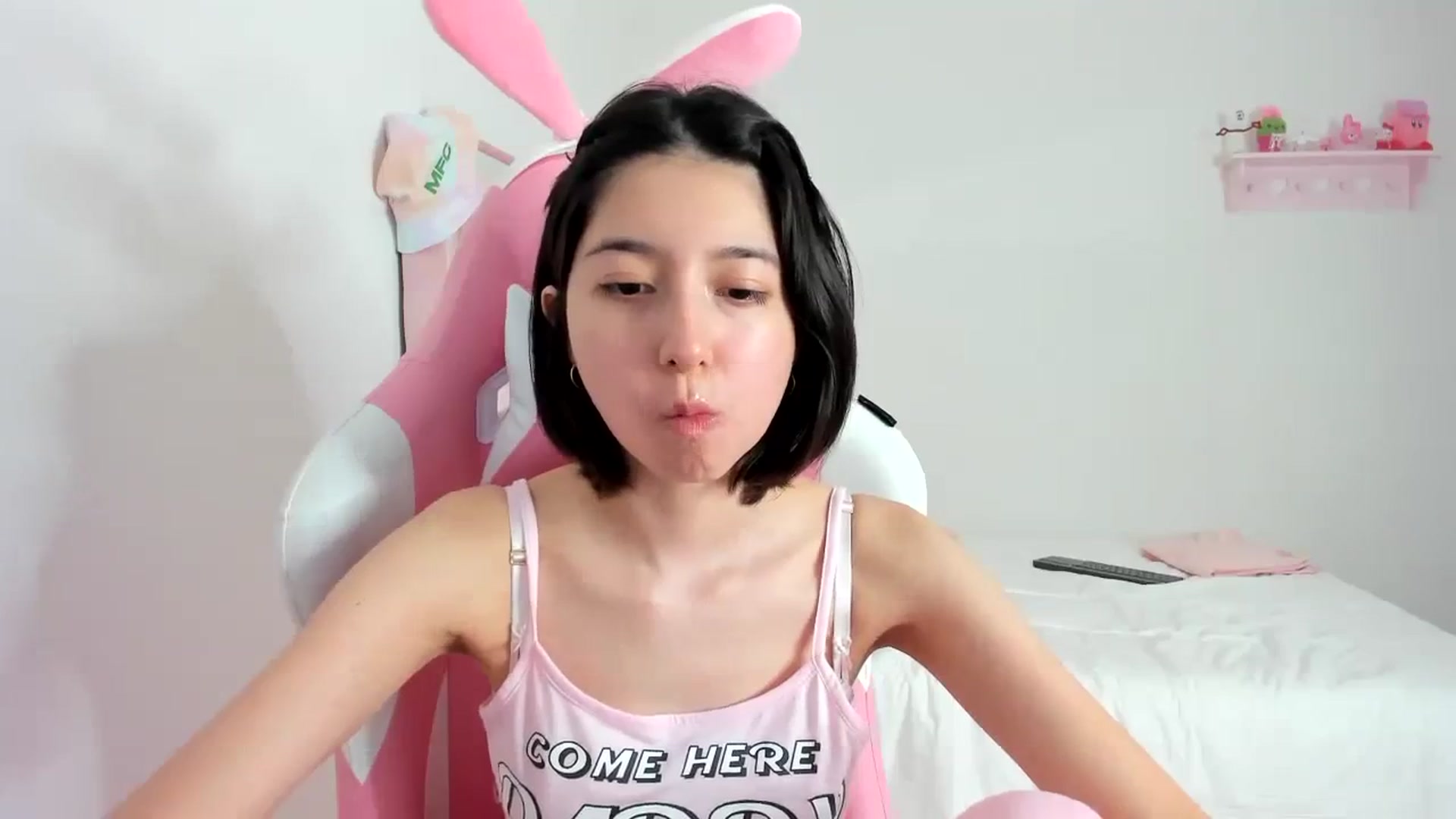 Gallery image thumbnail from Cherrycute666's myfreecams stream on, 01/26/2024, 04:20 image 13 of 20