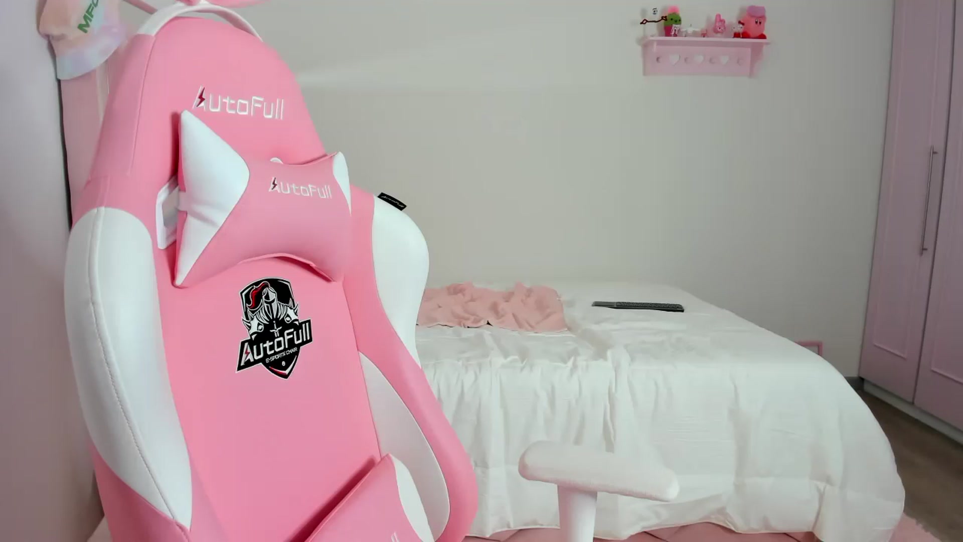 Gallery image thumbnail from Cherrycute666's myfreecams stream on, 01/26/2024, 06:25 image 1 of 20