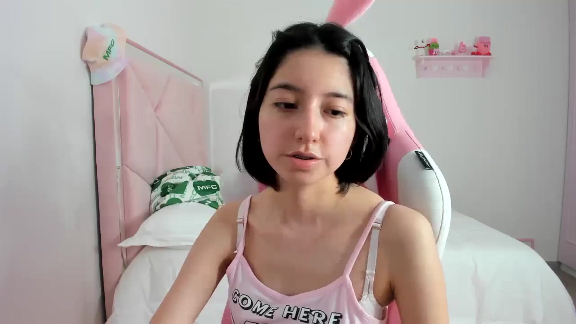 Gallery image thumbnail from Cherrycute666's myfreecams stream on, 01/26/2024, 06:25 image 10 of 20
