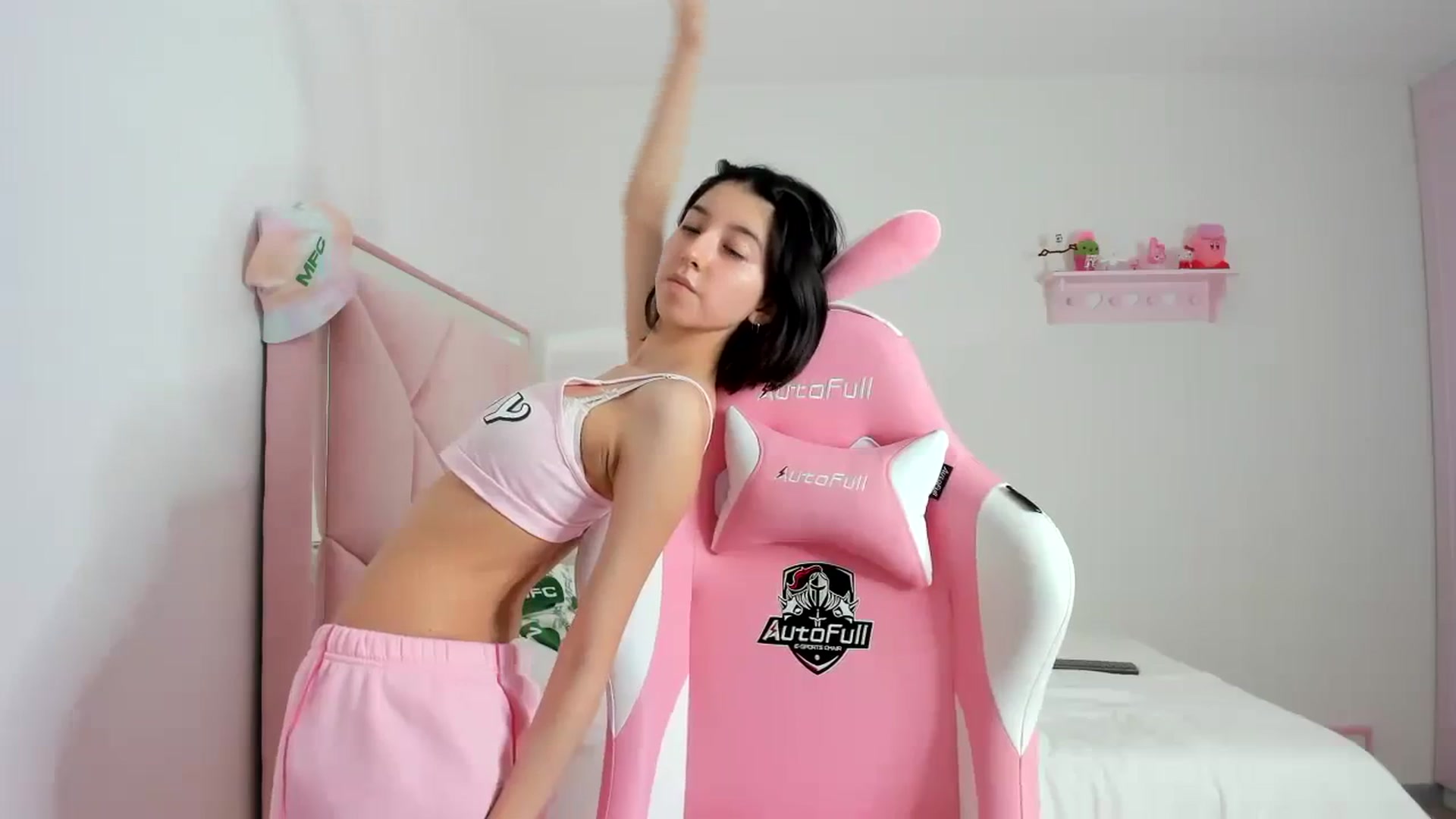 Gallery image thumbnail from Cherrycute666's myfreecams stream on, 01/26/2024, 06:25 image 8 of 20