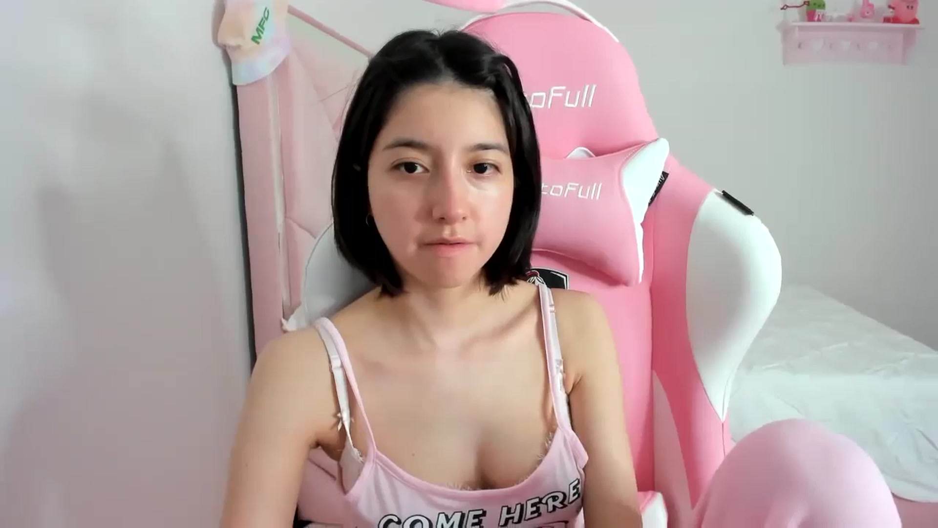 Gallery image thumbnail from Cherrycute666's myfreecams stream on, 01/26/2024, 08:08 image 15 of 20