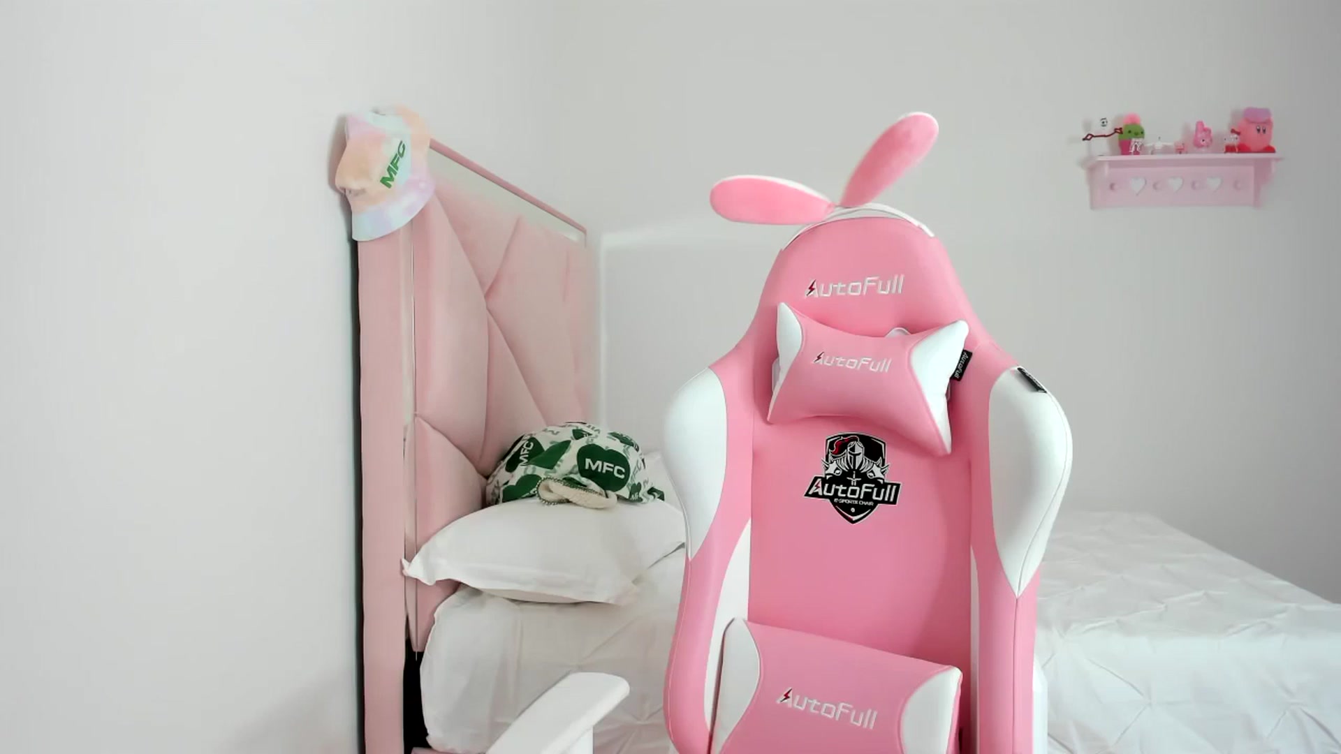 Gallery image thumbnail from Cherrycute666's myfreecams stream on, 01/26/2024, 08:42 image 2 of 20