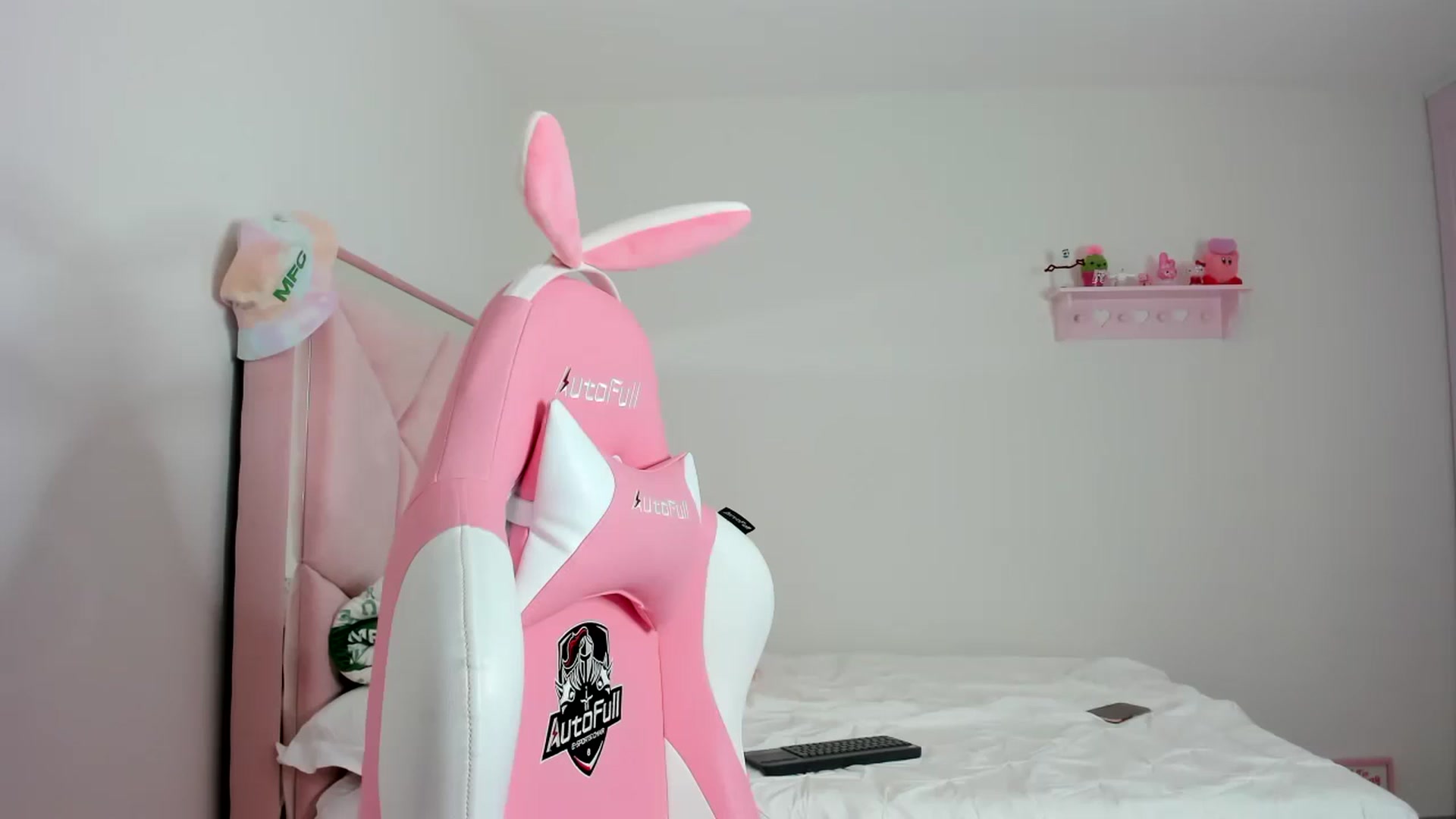 Gallery image thumbnail from Cherrycute666's myfreecams stream on, 01/26/2024, 11:31 image 18 of 20