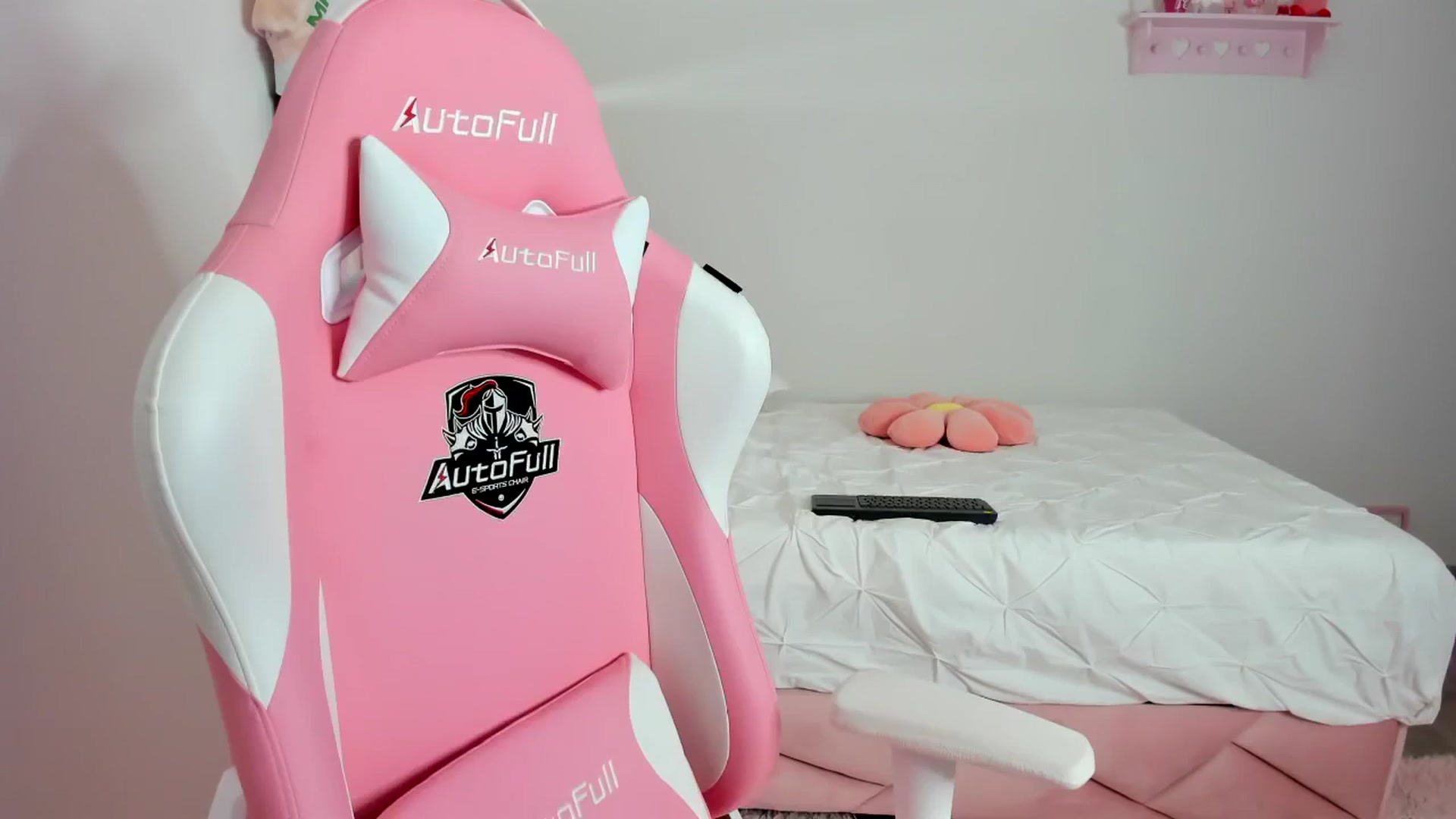 Gallery image thumbnail from Cherrycute666's myfreecams stream on, 01/26/2024, 11:31 image 2 of 20