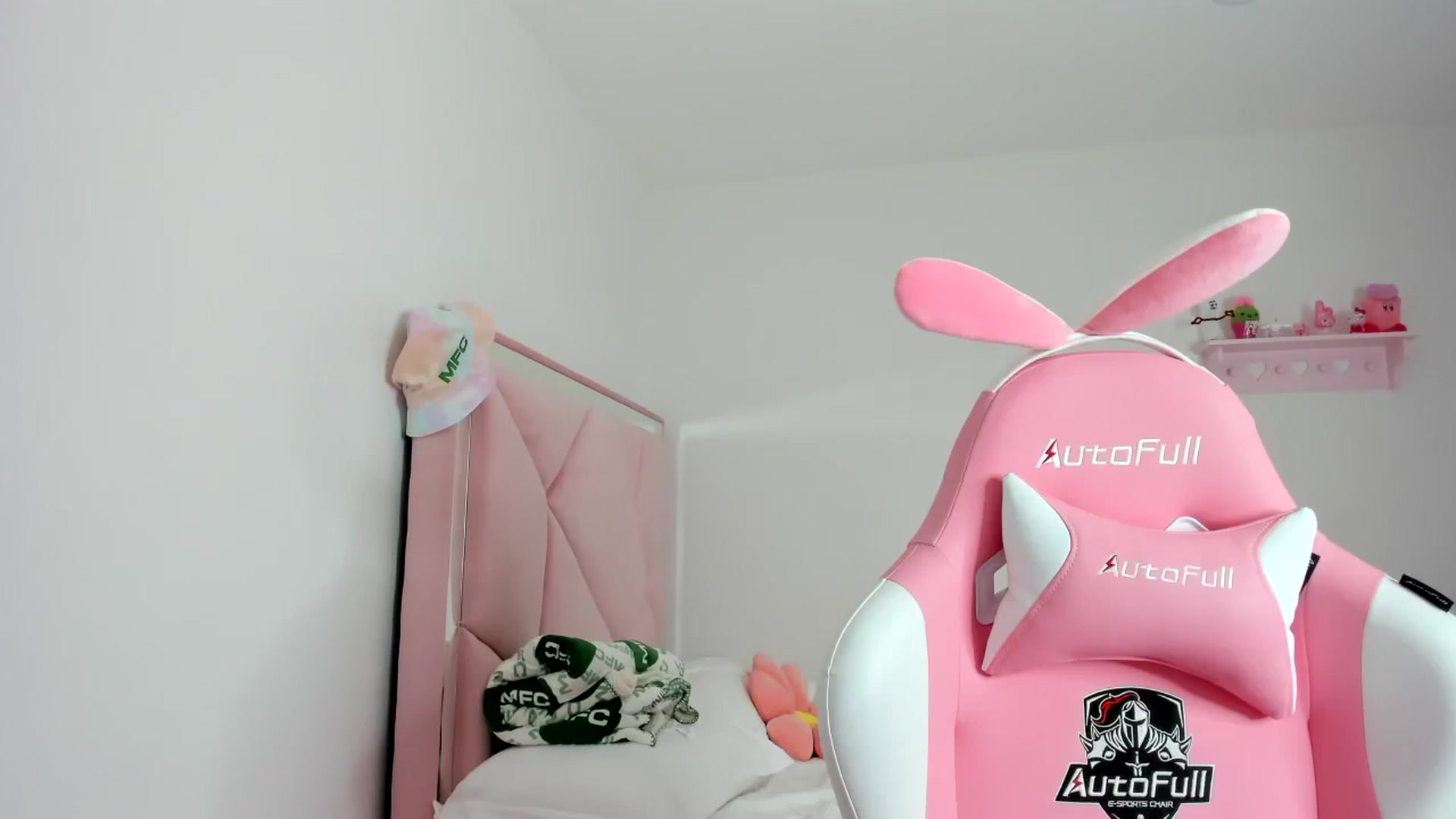 Gallery image thumbnail from Cherrycute666's myfreecams stream on, 01/26/2024, 11:31 image 17 of 20