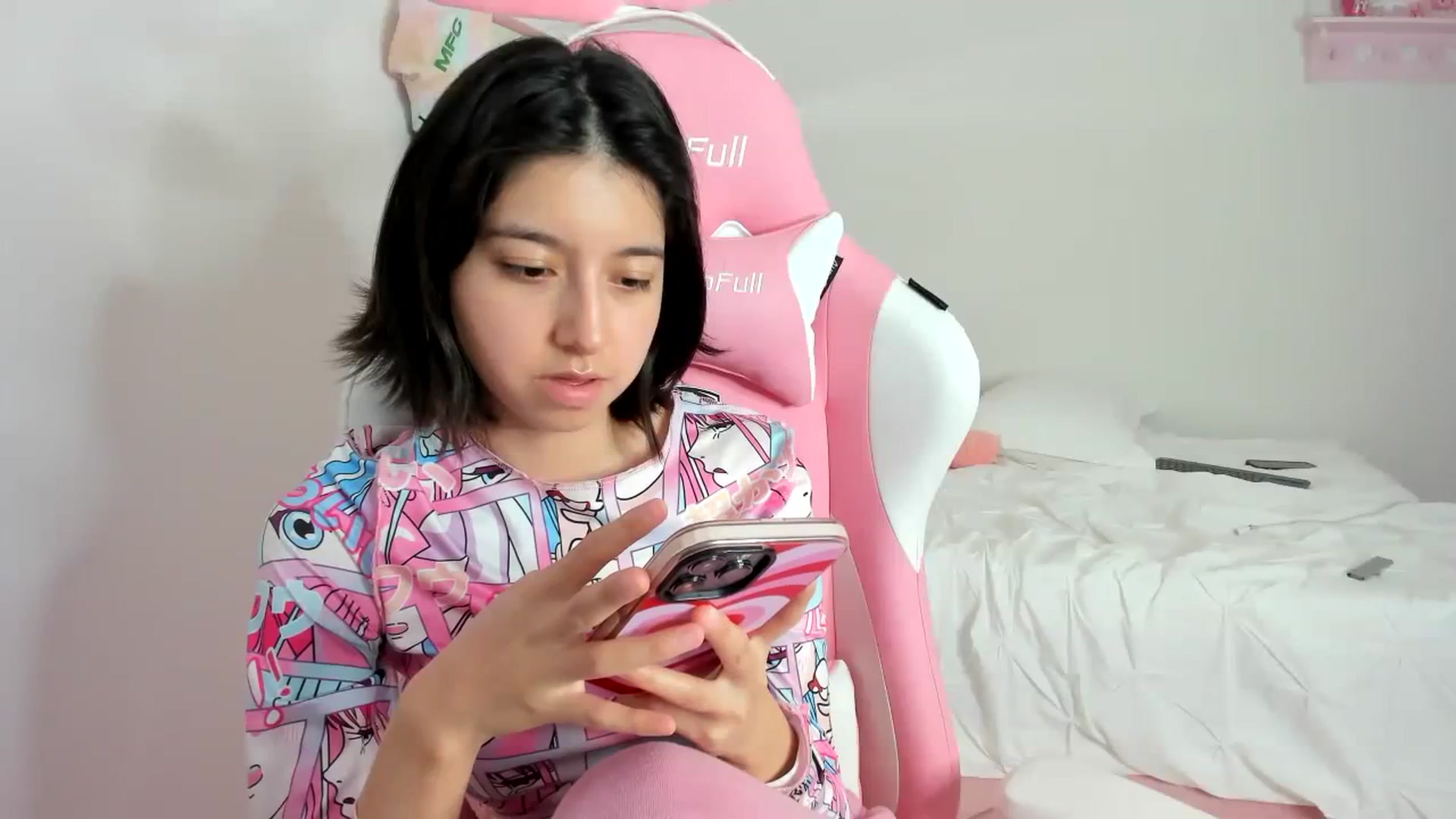 Gallery image thumbnail from Cherrycute666's myfreecams stream on, 01/27/2024, 02:35 image 6 of 20