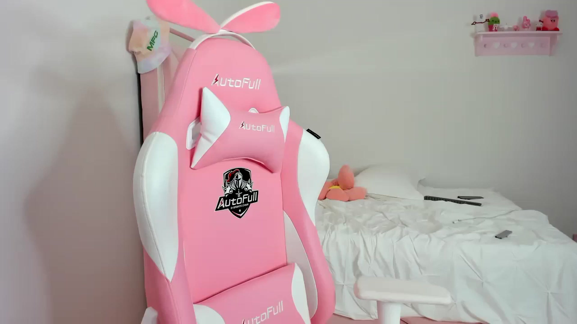 Gallery image thumbnail from Cherrycute666's myfreecams stream on, 01/27/2024, 02:35 image 2 of 20