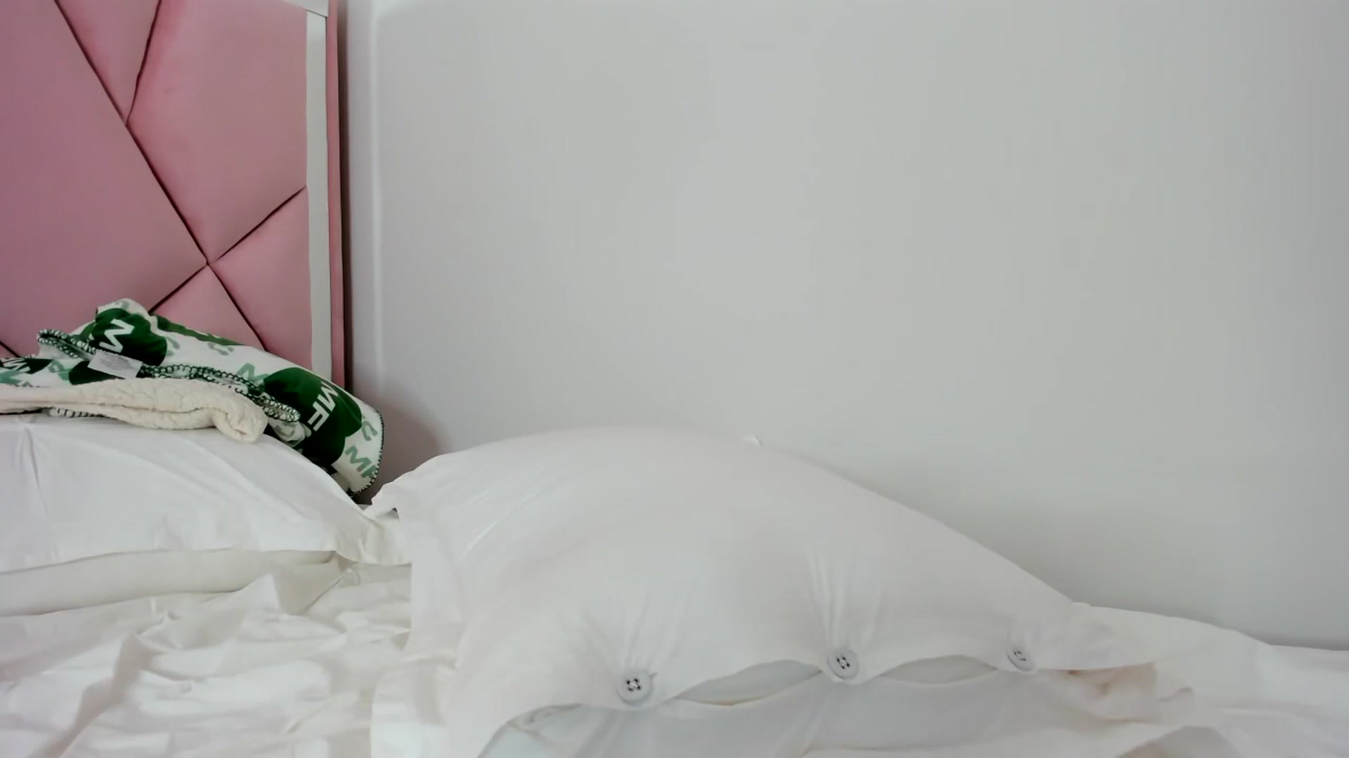 Gallery image thumbnail from Cherrycute666's myfreecams stream on, 01/27/2024, 05:24 image 3 of 20