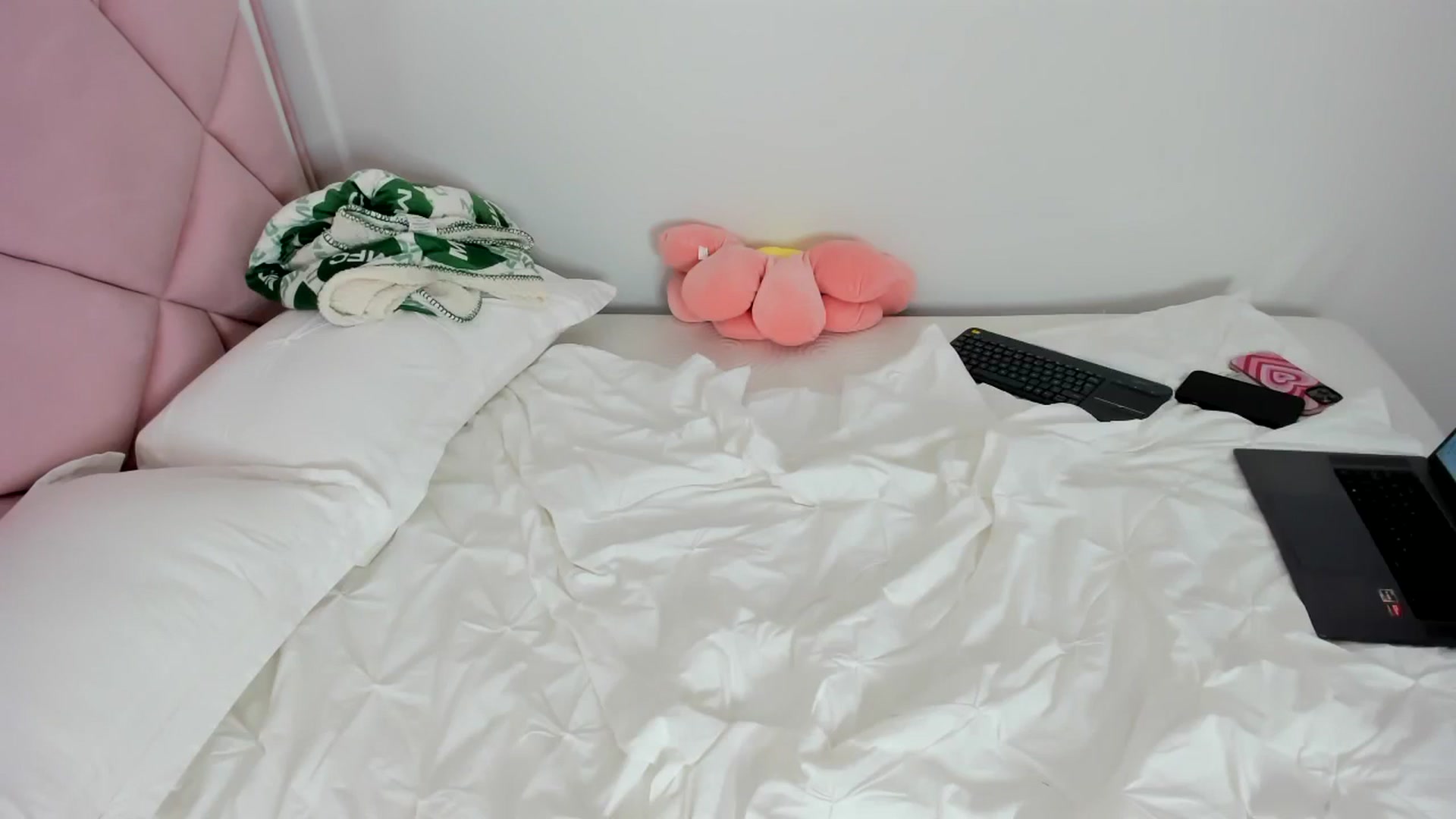 Gallery image thumbnail from Cherrycute666's myfreecams stream on, 01/27/2024, 06:51 image 19 of 20