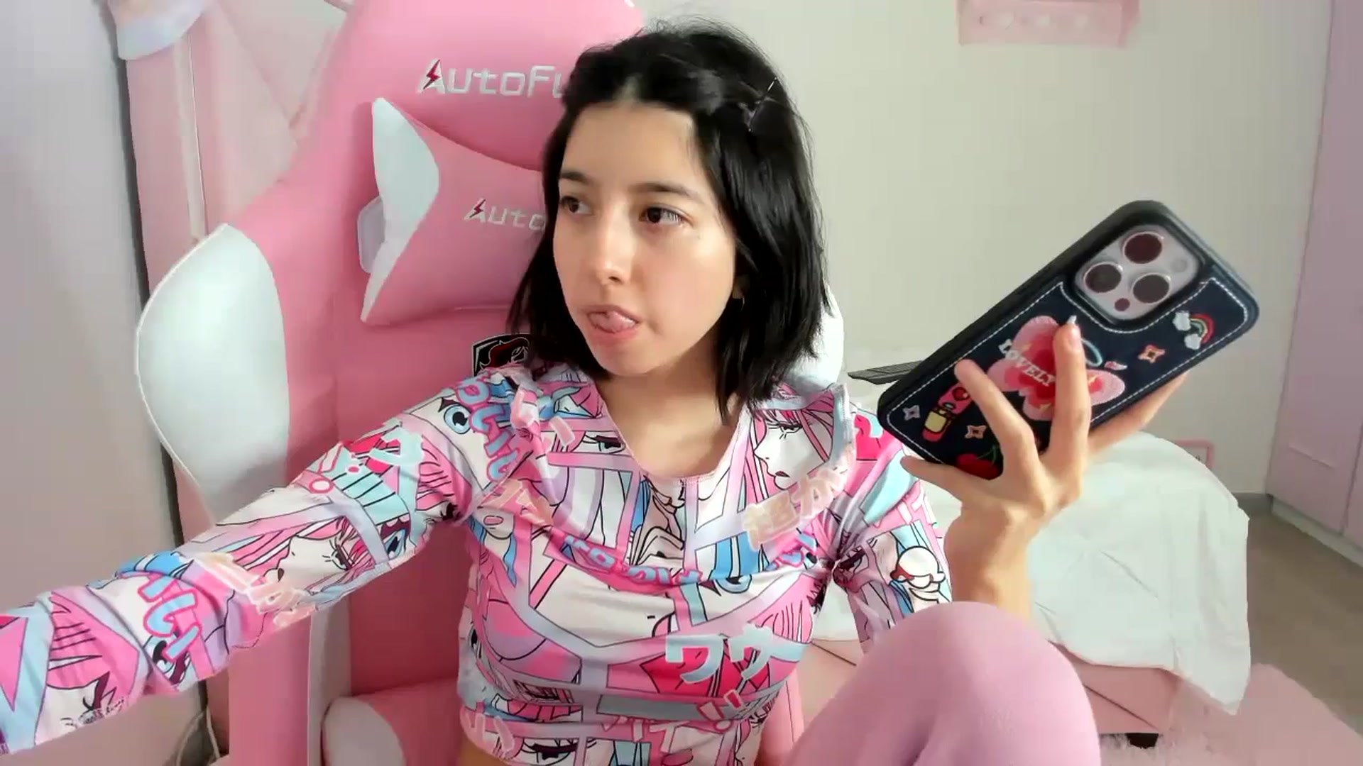 Gallery image thumbnail from Cherrycute666's myfreecams stream on, 01/27/2024, 10:43 image 15 of 20