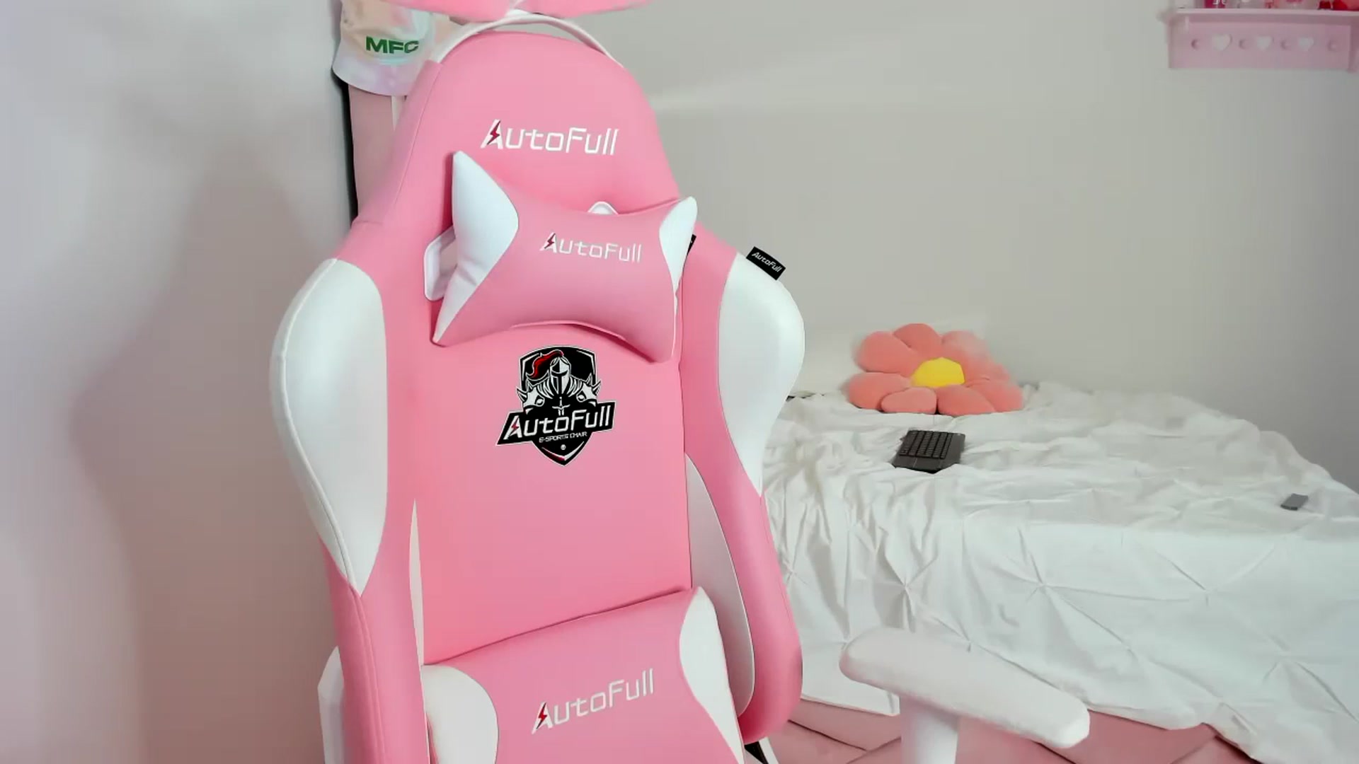 Gallery image thumbnail from Cherrycute666's myfreecams stream on, 01/27/2024, 14:46 image 5 of 20