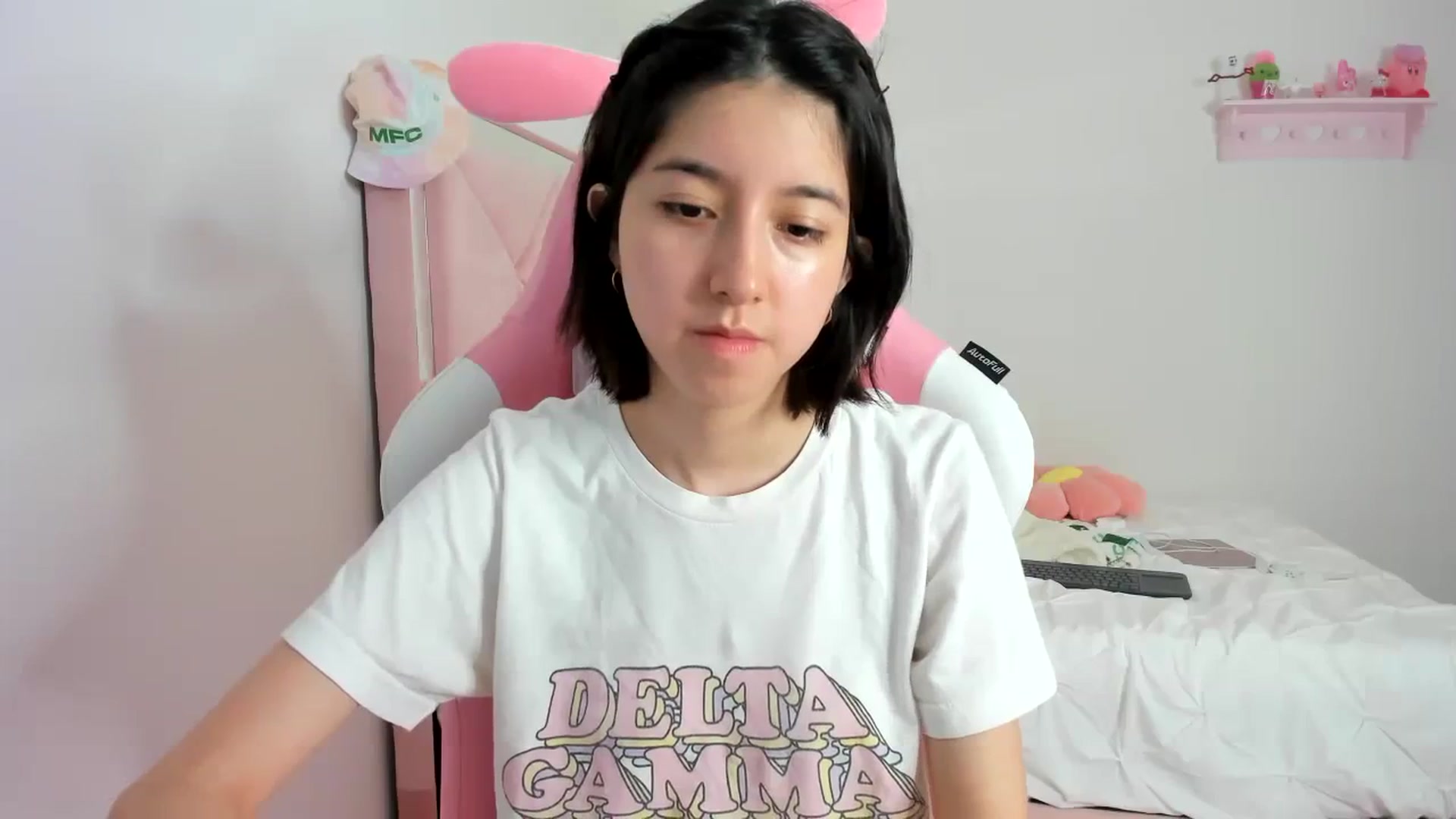 Gallery image thumbnail from Cherrycute666's myfreecams stream on, 01/28/2024, 06:00 image 17 of 20