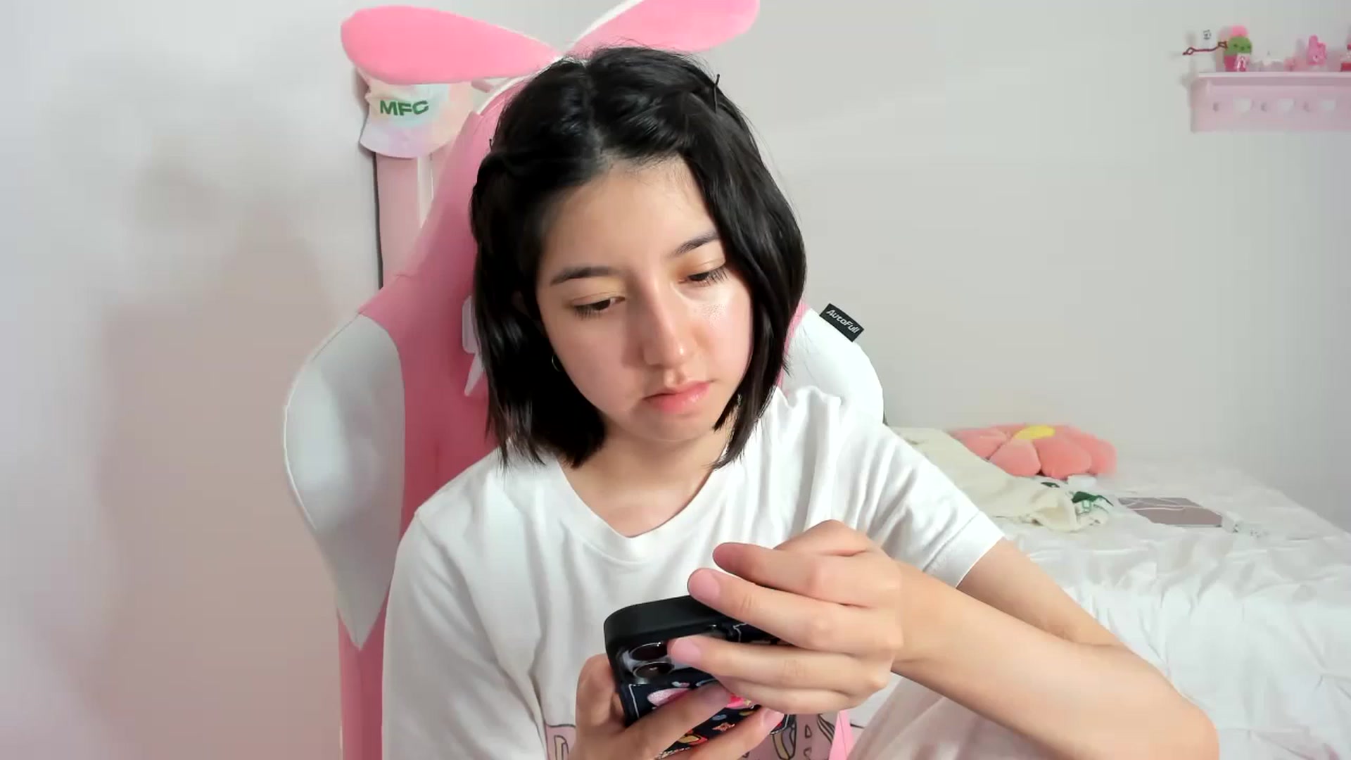 Gallery image thumbnail from Cherrycute666's myfreecams stream on, 01/28/2024, 06:00 image 3 of 20