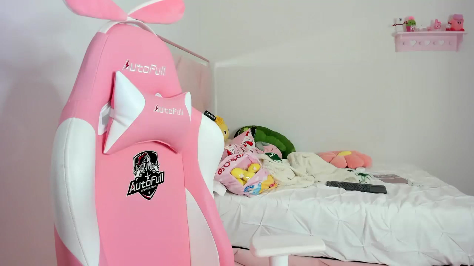 Gallery image thumbnail from Cherrycute666's myfreecams stream on, 01/28/2024, 06:00 image 19 of 20