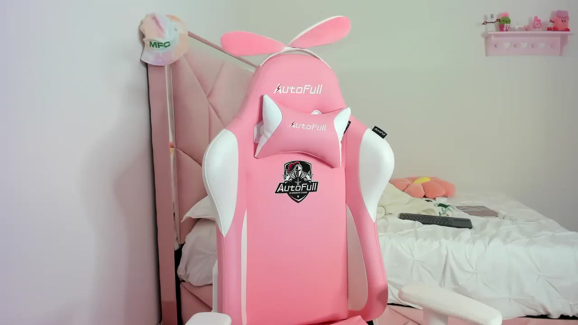Gallery image thumbnail from Cherrycute666's myfreecams stream on, 01/28/2024, 06:00 image 15 of 20