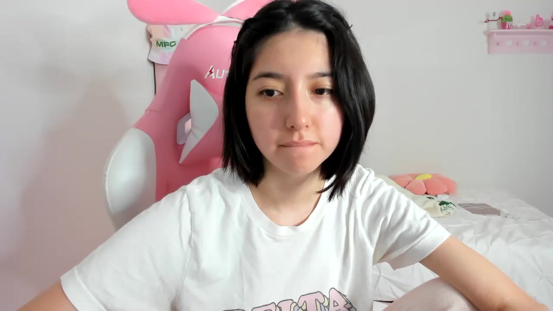 Gallery image thumbnail from Cherrycute666's myfreecams stream on, 01/28/2024, 06:00 image 2 of 20