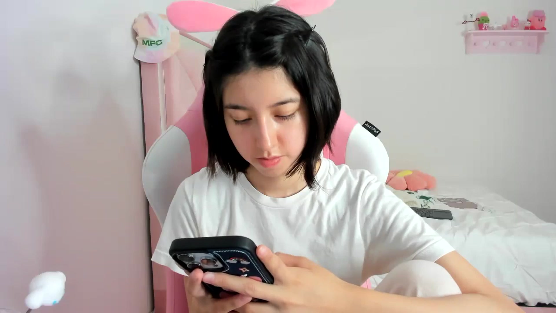 Gallery image thumbnail from Cherrycute666's myfreecams stream on, 01/28/2024, 06:00 image 16 of 20