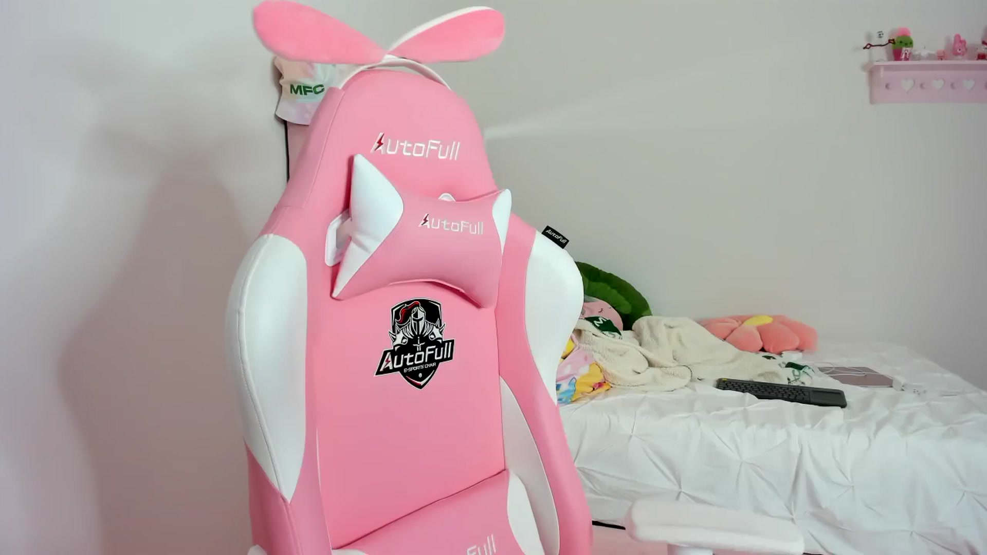 Gallery image thumbnail from Cherrycute666's myfreecams stream on, 01/28/2024, 06:00 image 12 of 20