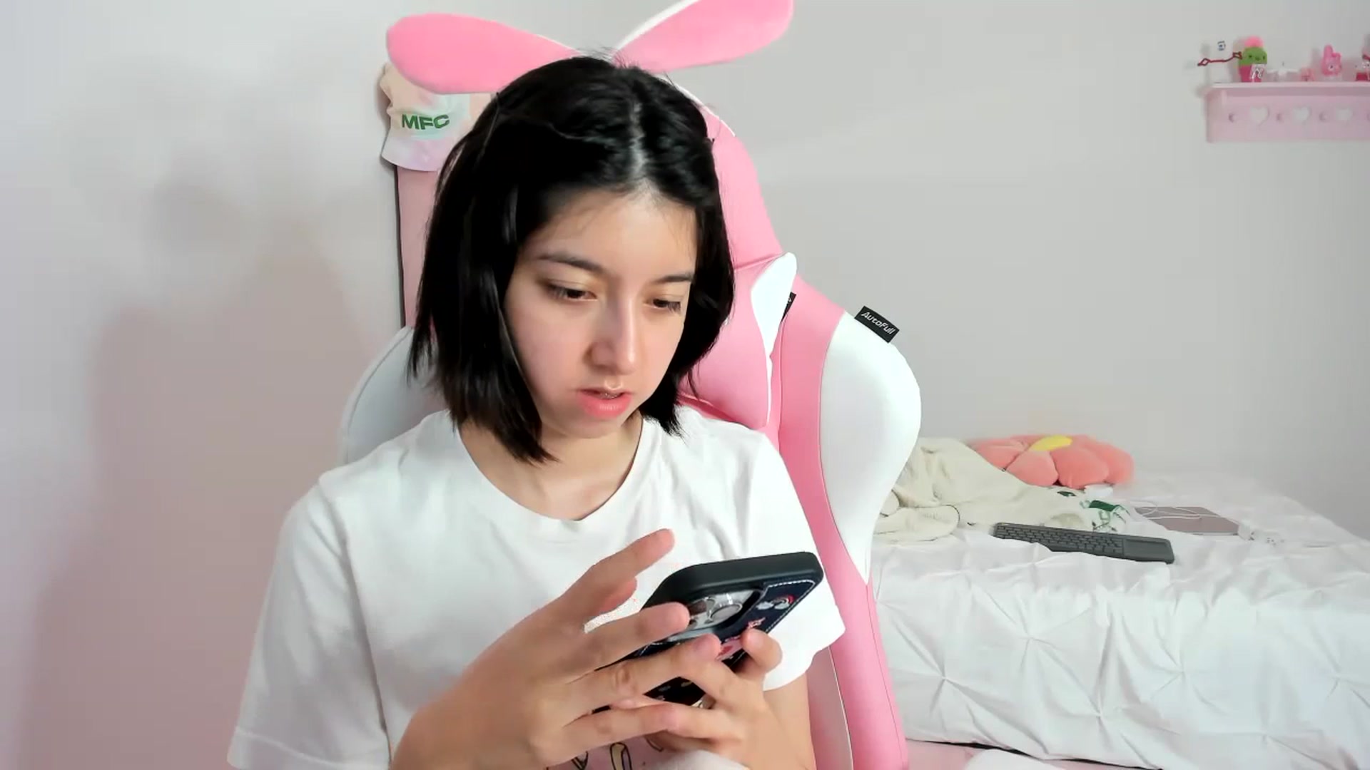Gallery image thumbnail from Cherrycute666's myfreecams stream on, 01/28/2024, 06:00 image 13 of 20