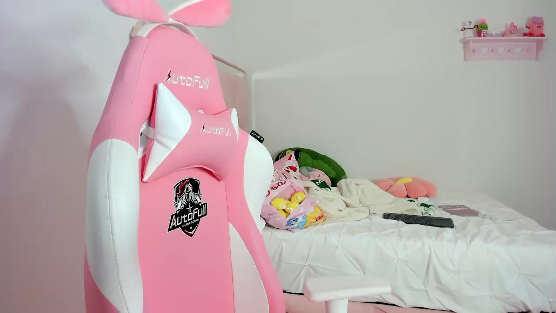 Gallery image thumbnail from Cherrycute666's myfreecams stream on, 01/28/2024, 06:00 image 18 of 20