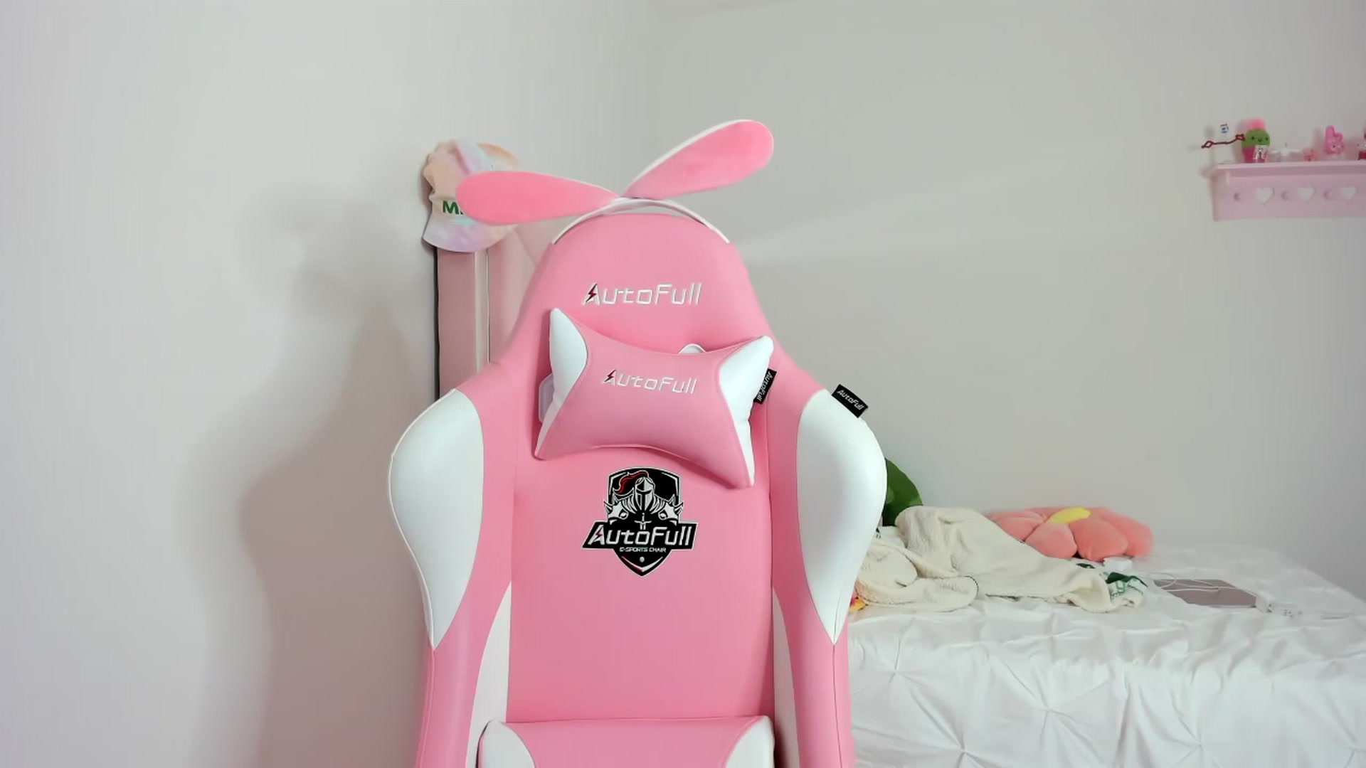 Gallery image thumbnail from Cherrycute666's myfreecams stream on, 01/28/2024, 06:00 image 1 of 20