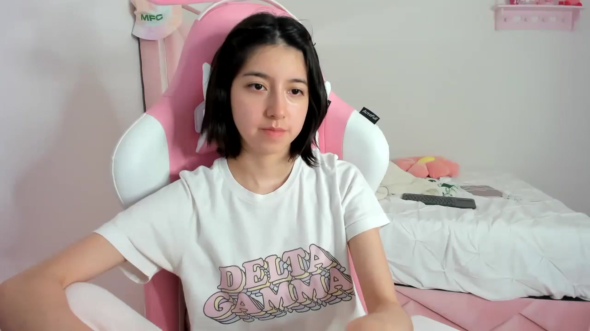 Gallery image thumbnail from Cherrycute666's myfreecams stream on, 01/28/2024, 06:00 image 14 of 20
