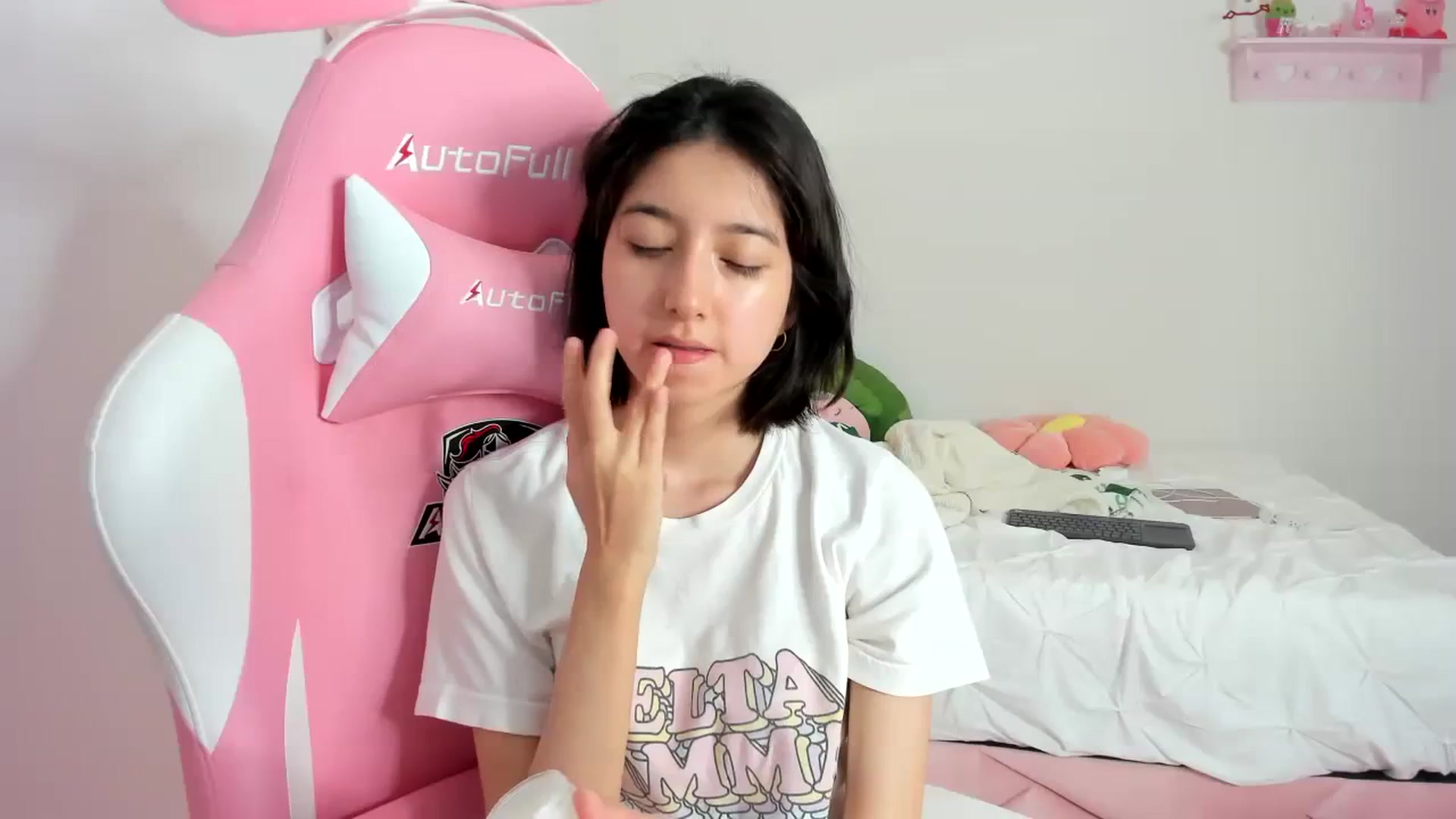 Gallery image thumbnail from Cherrycute666's myfreecams stream on, 01/28/2024, 06:39 image 17 of 20