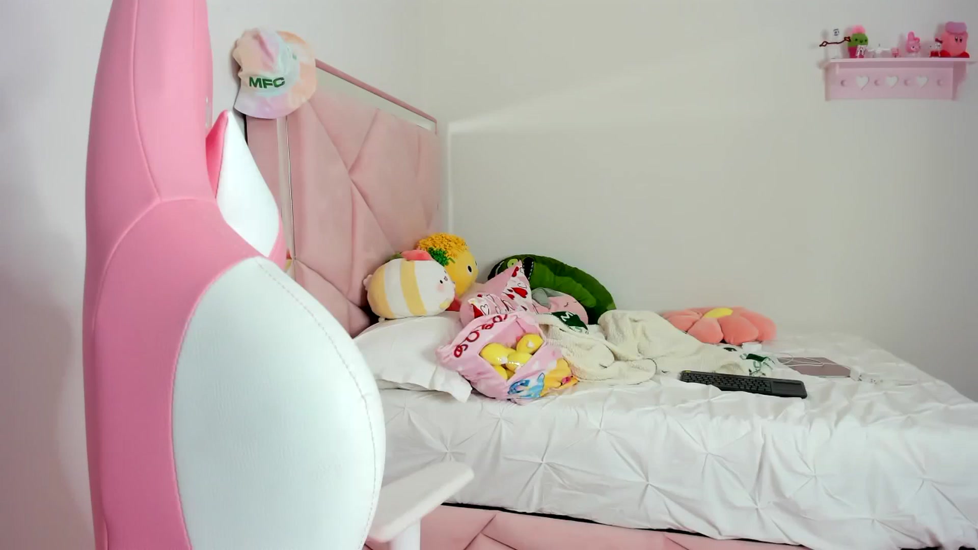 Gallery image thumbnail from Cherrycute666's myfreecams stream on, 01/28/2024, 06:39 image 1 of 20