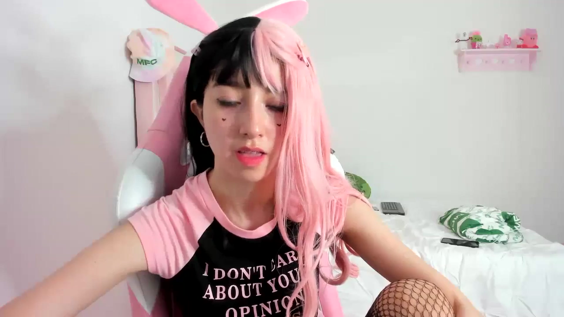 Gallery image thumbnail from Cherrycute666's myfreecams stream on, 01/29/2024, 05:27 image 13 of 20