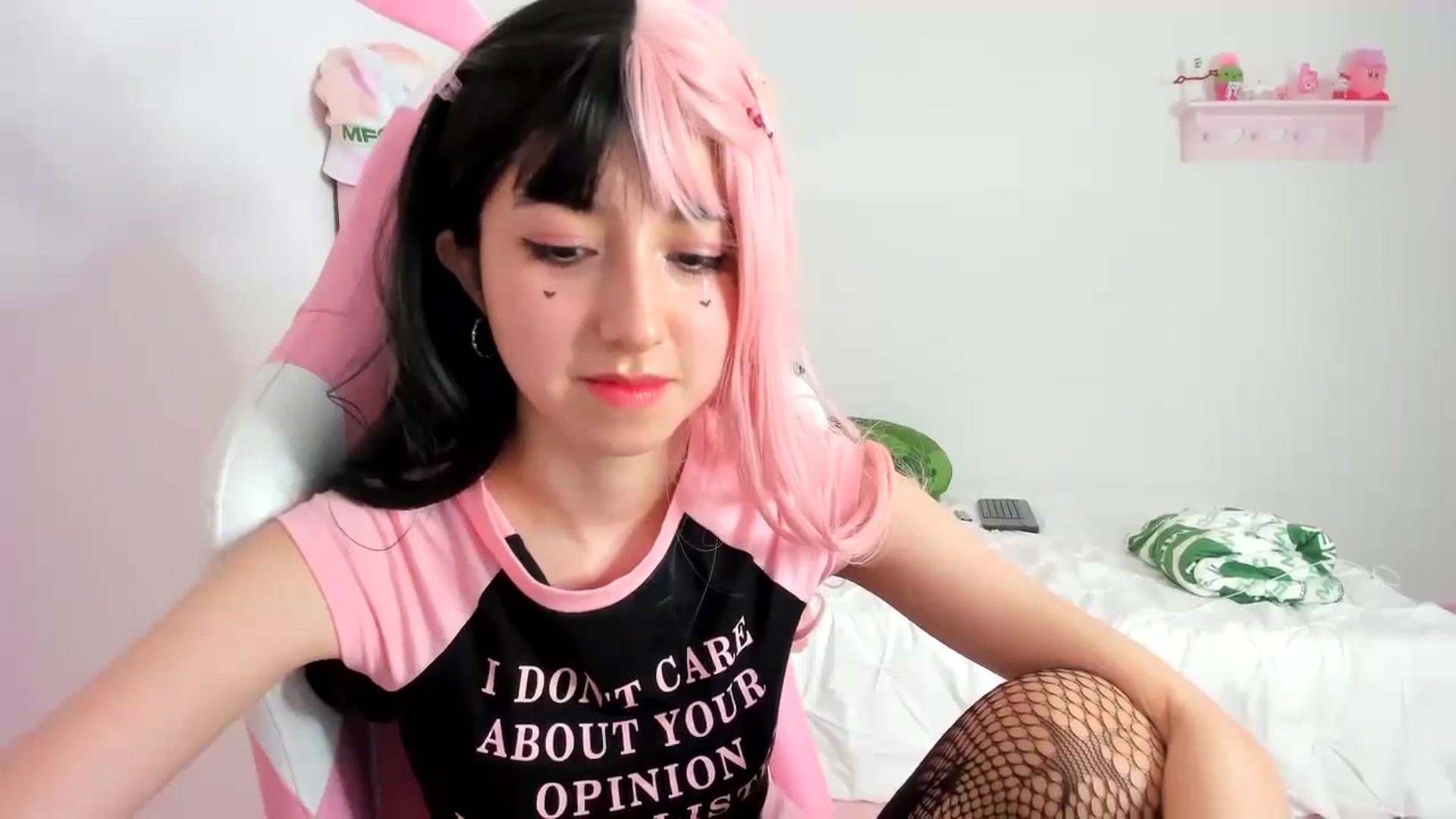 Gallery image thumbnail from Cherrycute666's myfreecams stream on, 01/29/2024, 05:27 image 7 of 20