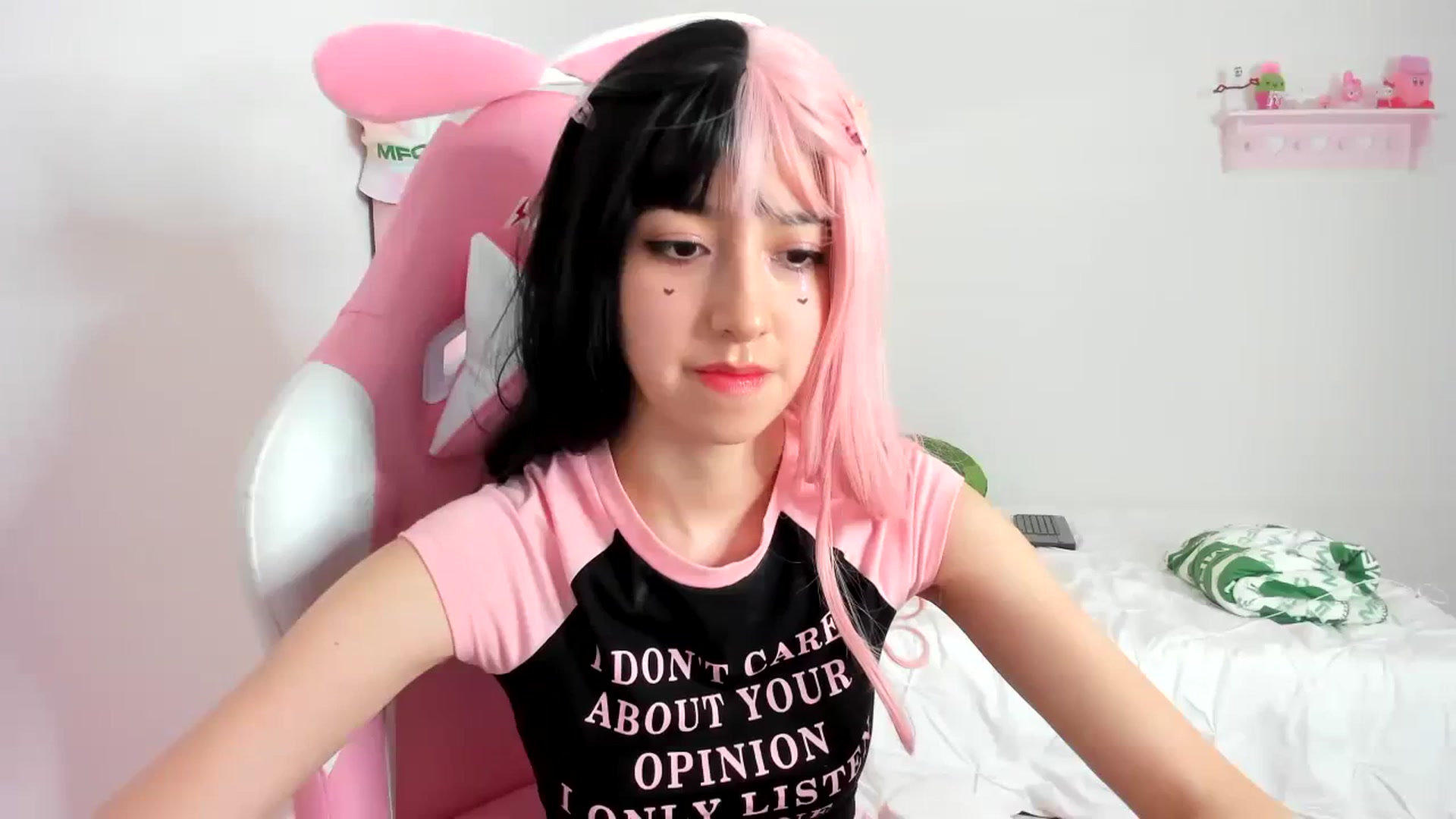 Gallery image thumbnail from Cherrycute666's myfreecams stream on, 01/29/2024, 05:27 image 3 of 20