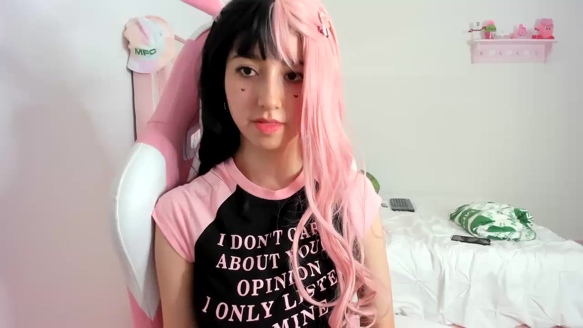 Gallery image thumbnail from Cherrycute666's myfreecams stream on, 01/29/2024, 05:27 image 15 of 20